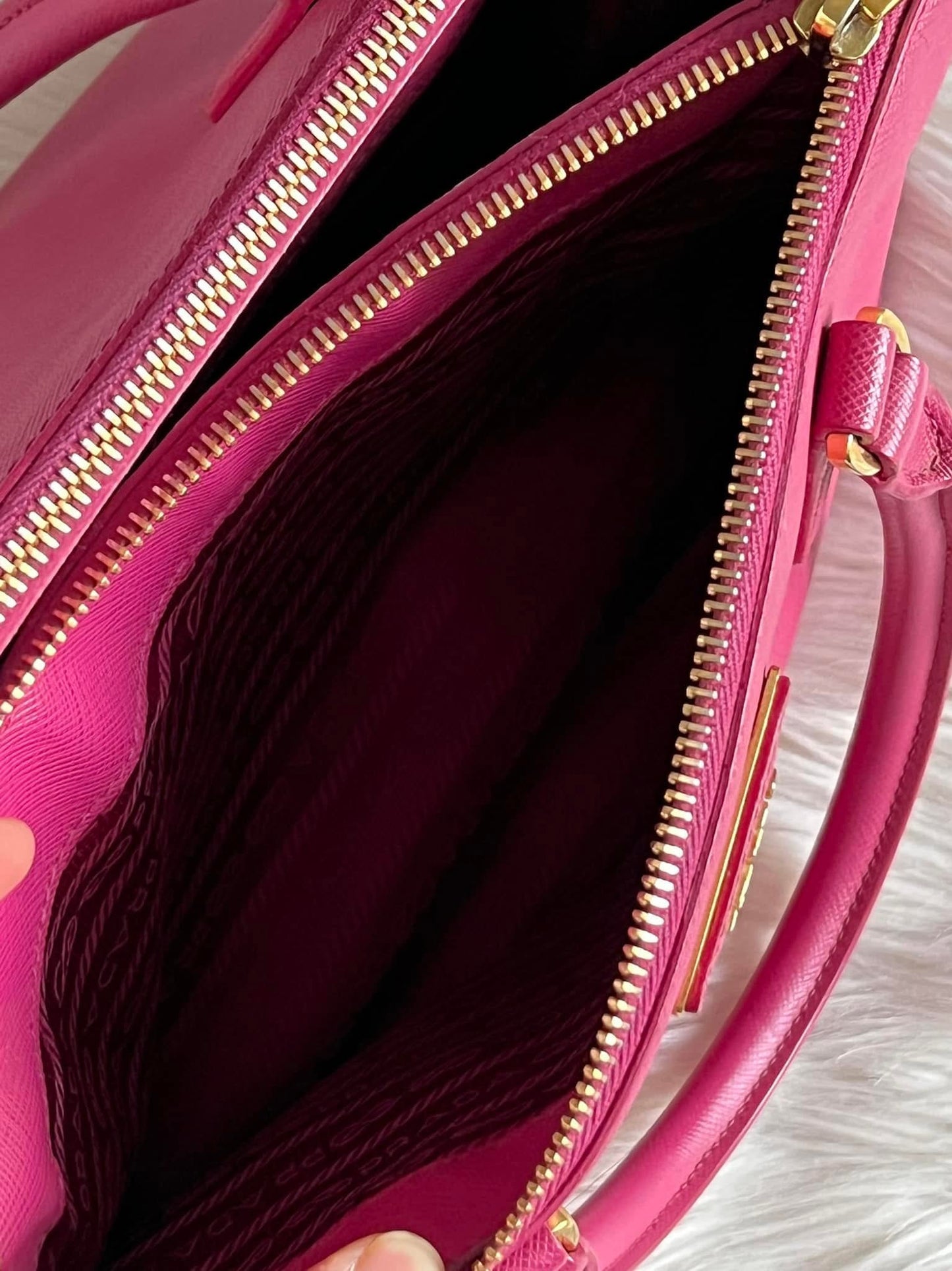 Prada Saffiano Lux Medium Galleria Zip Tote
