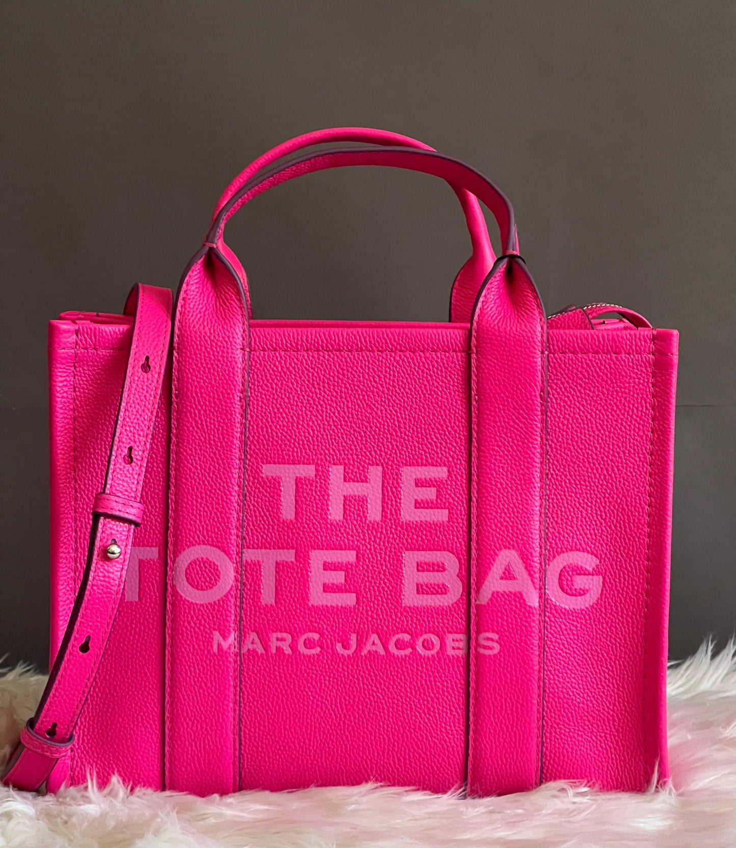 Marc Jacobs The Leather Medium Tote Bag