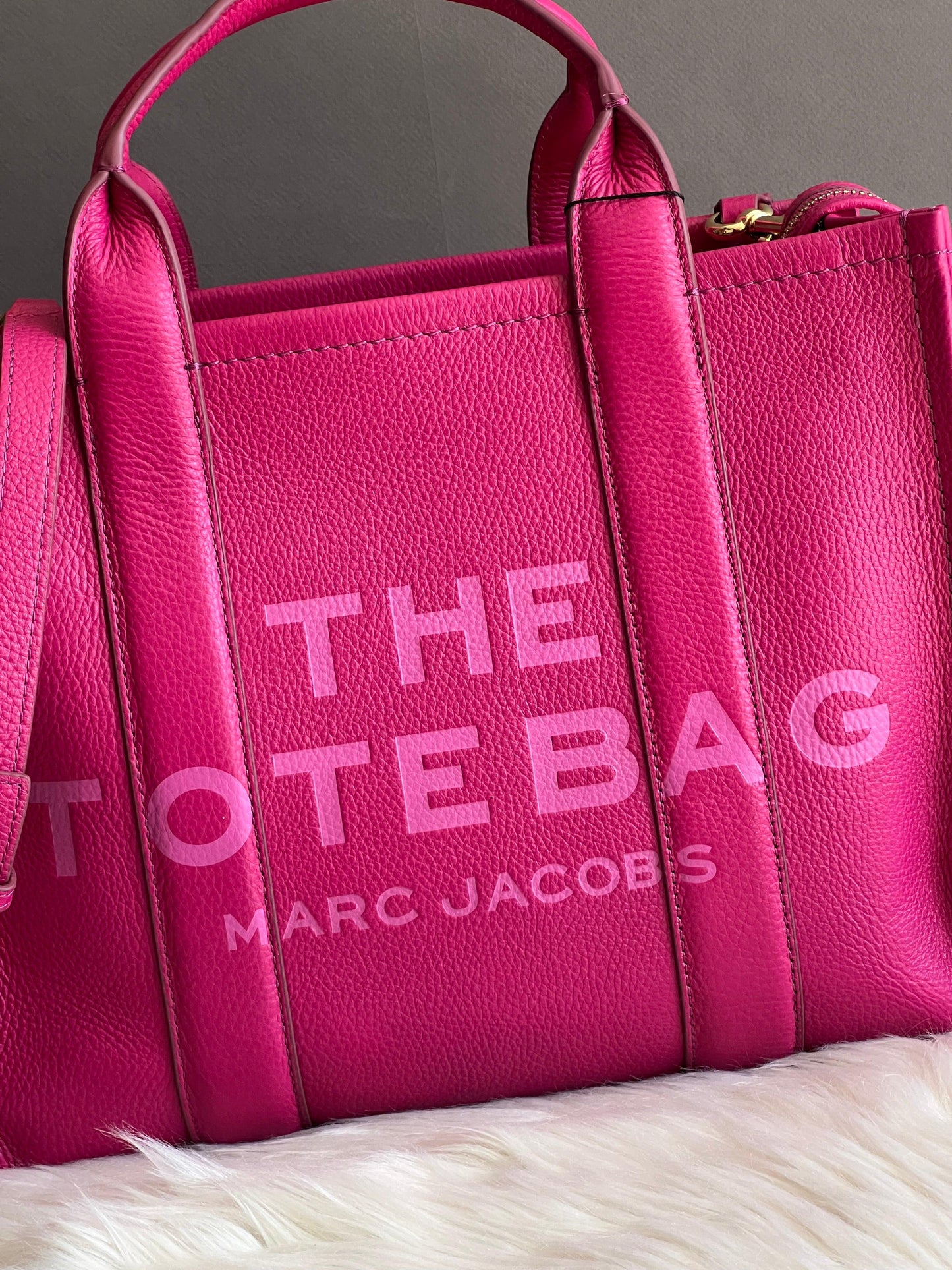 Marc Jacobs The Leather Medium Tote Bag