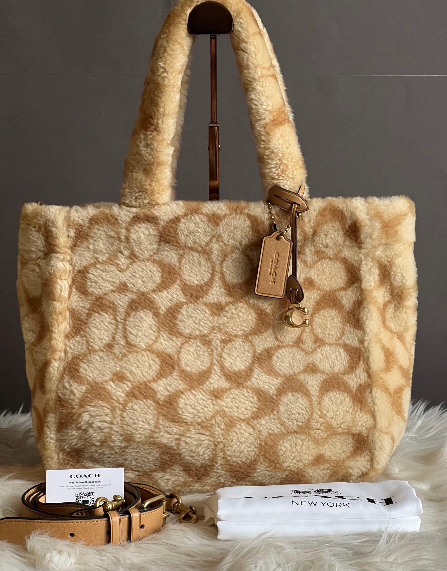 Coach Tote 28 in Signature Shearling