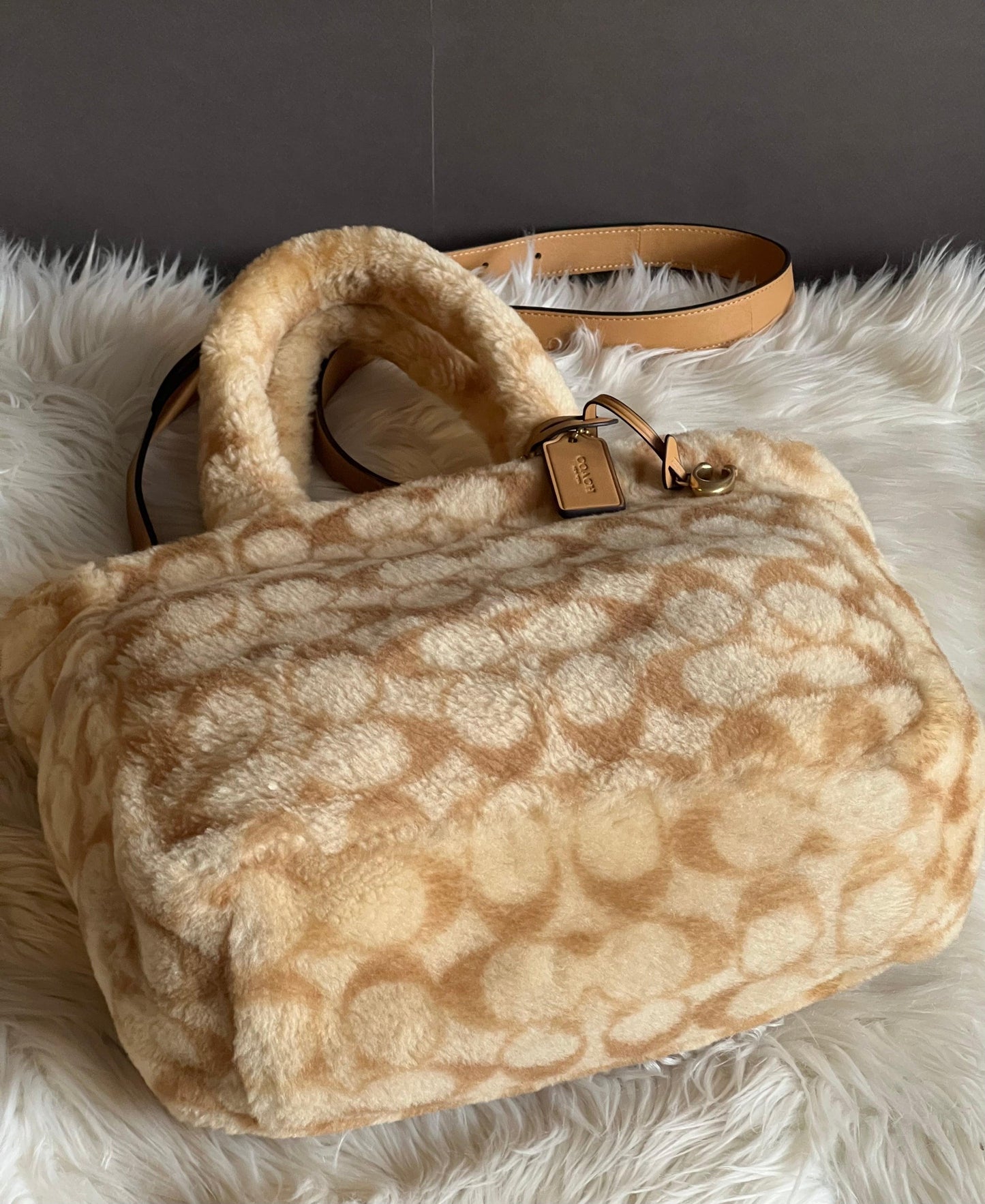 Coach Tote 28 in Signature Shearling
