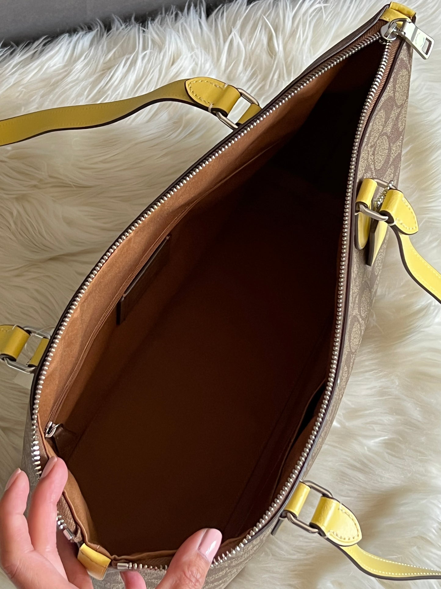 Coach Gallery Tote in Signature Canvas