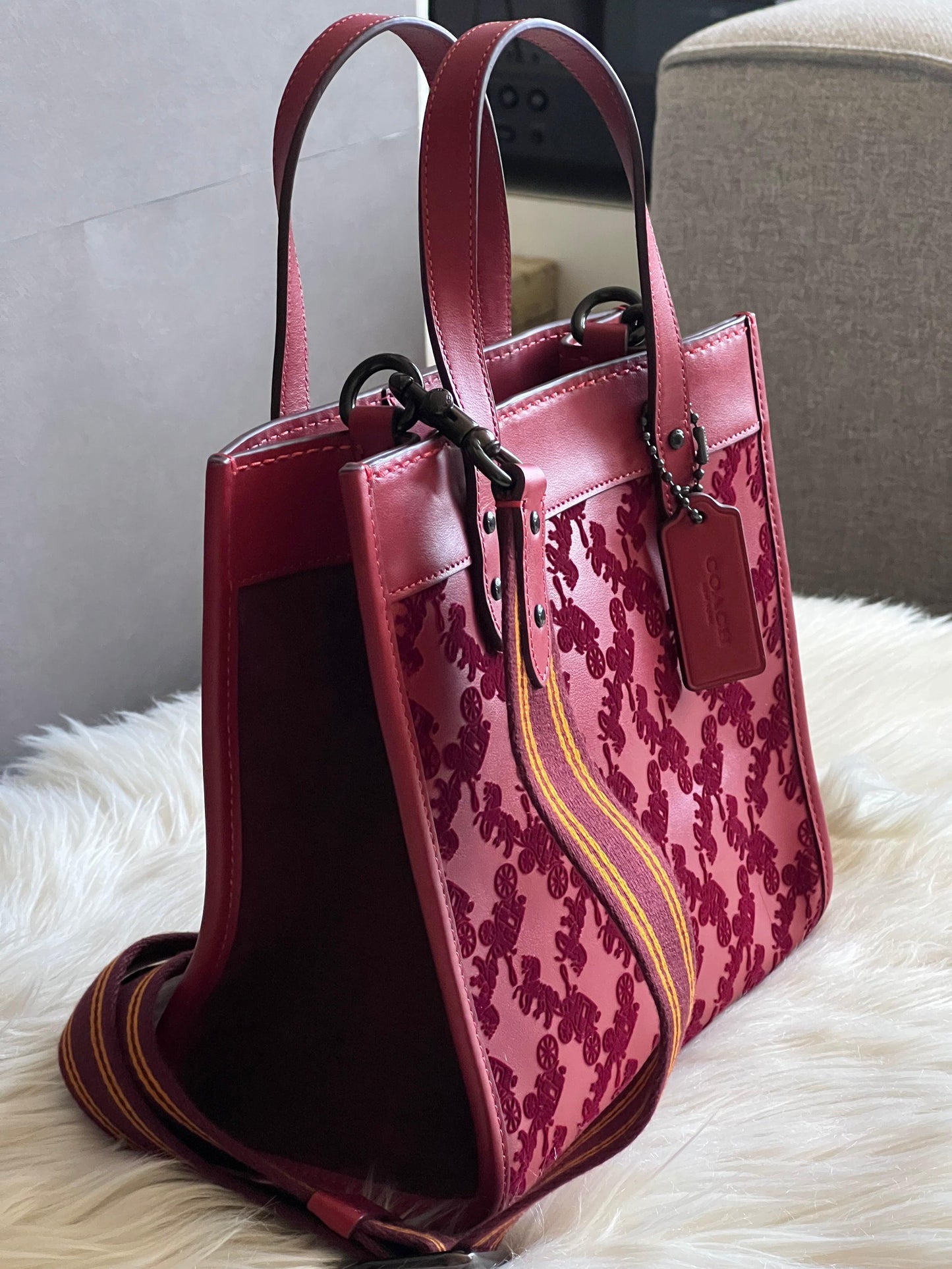 Coach Field Tote 22 with Horse and Carriage