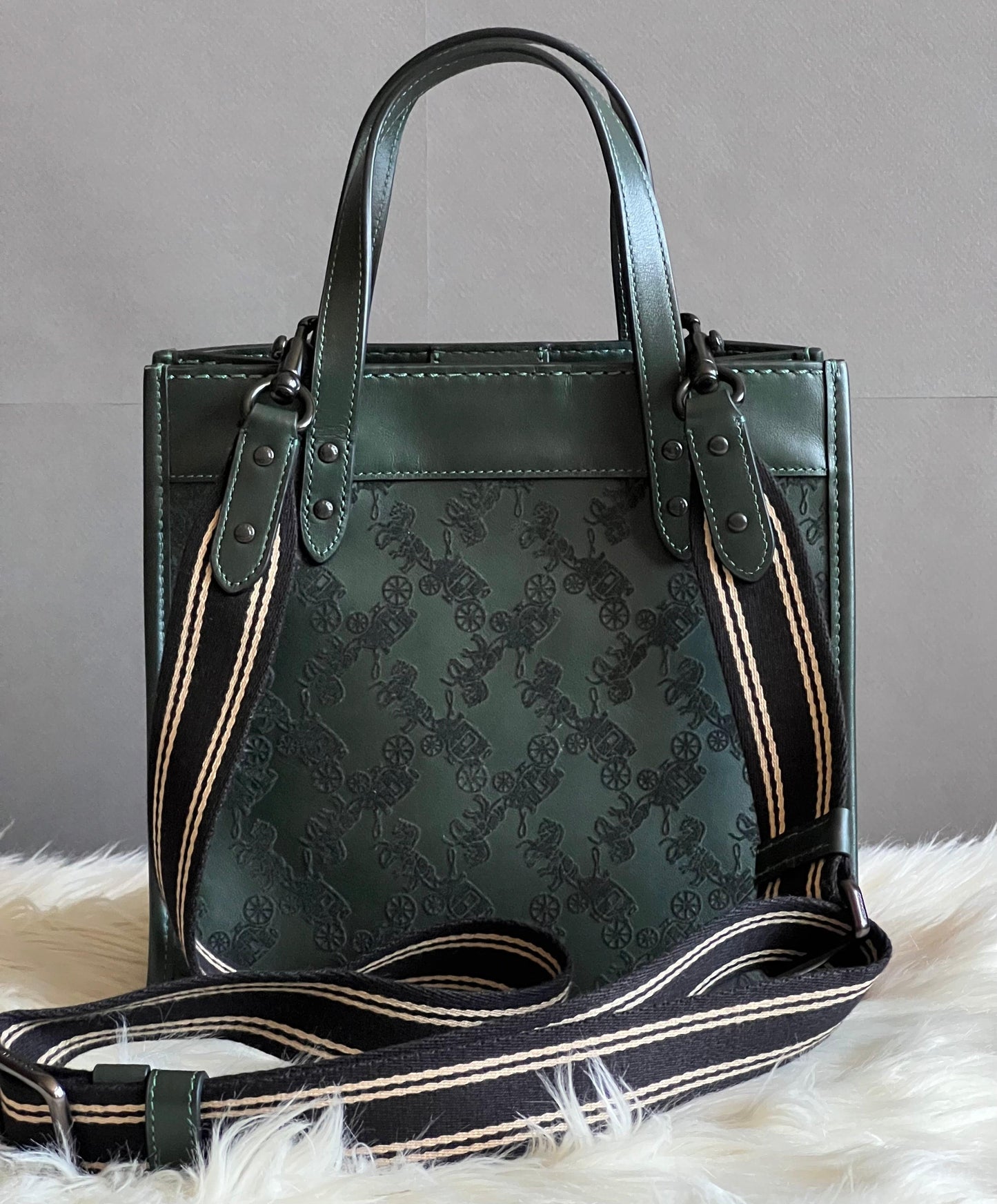 Coach Field Tote 22 with Horse and Carriage