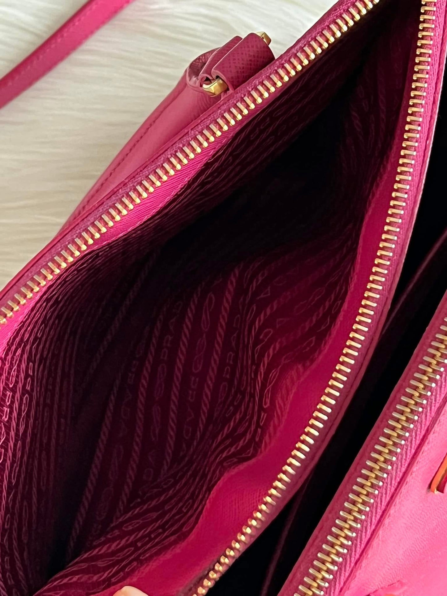 Prada Saffiano Lux Medium Galleria Zip Tote