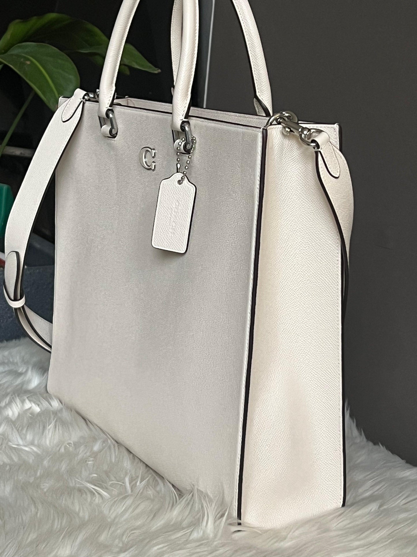 Coach Field Tote 40 with Signature Canvas Detail
