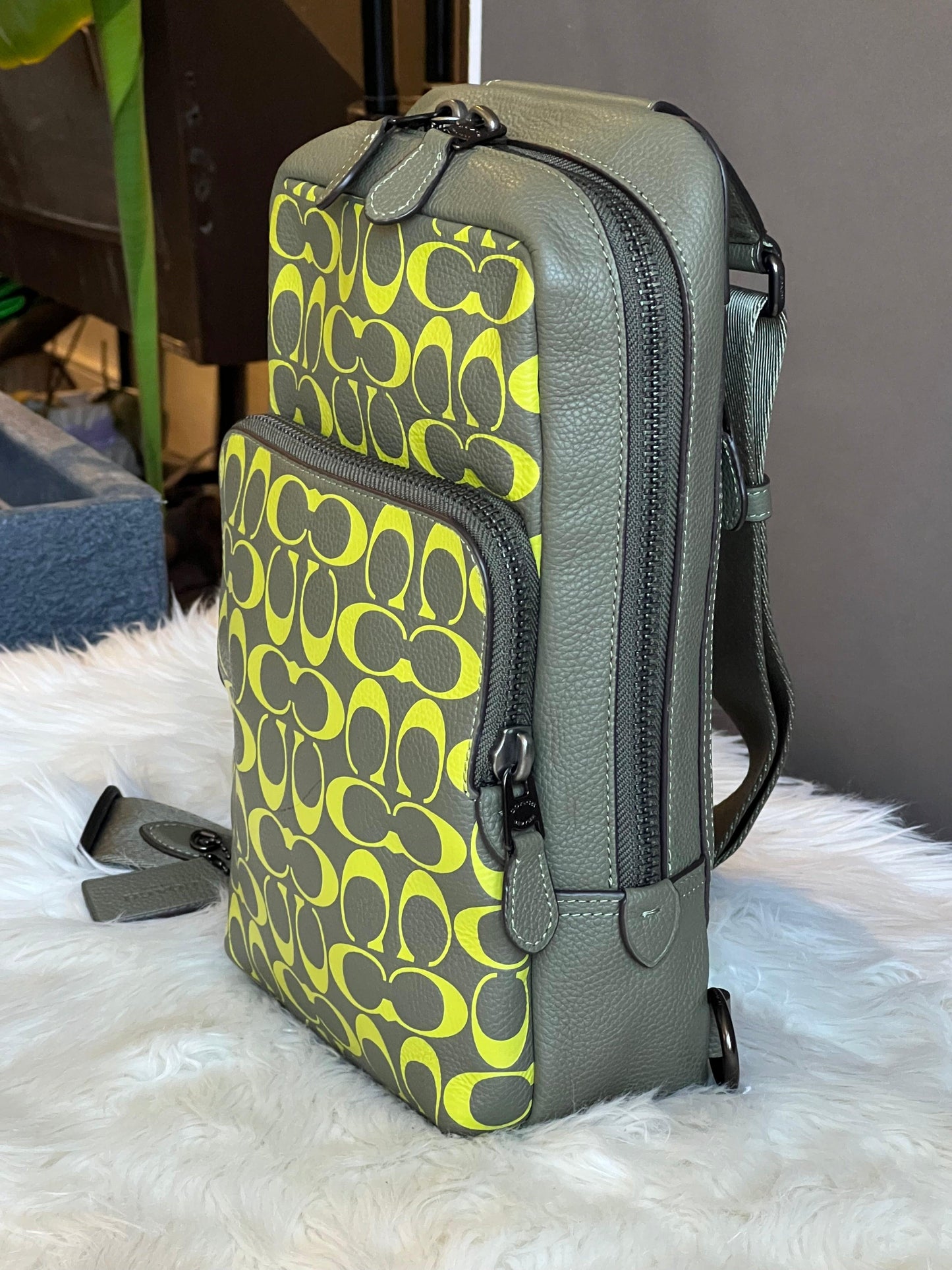 Coach Gotham Pack In Signature Leather