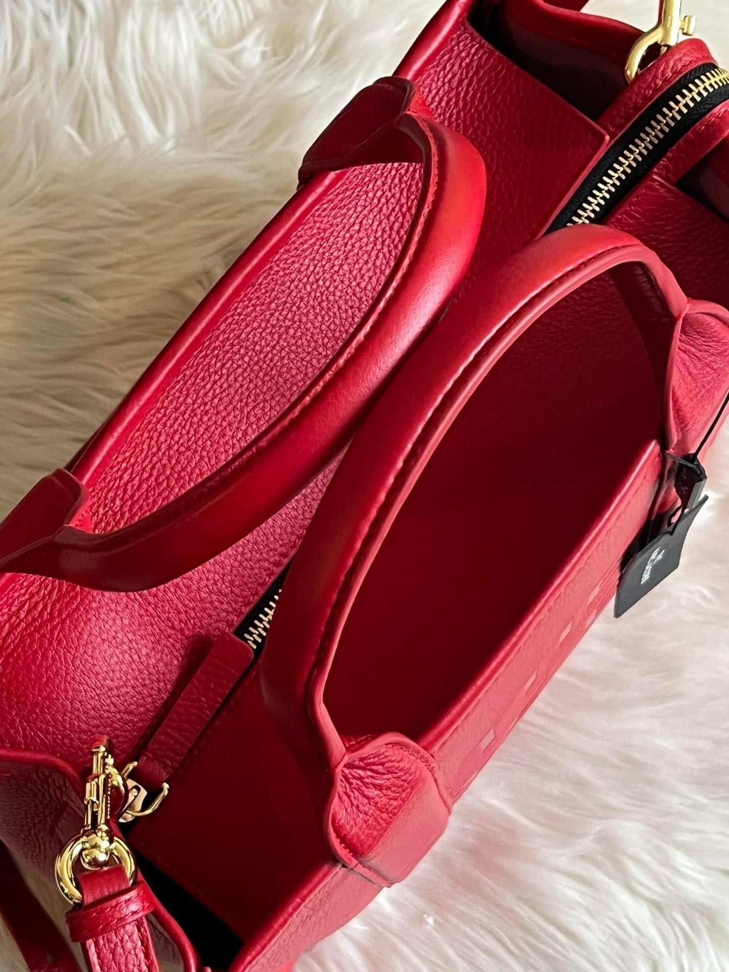 Marc Jacobs The Leather Medium Tote Bag