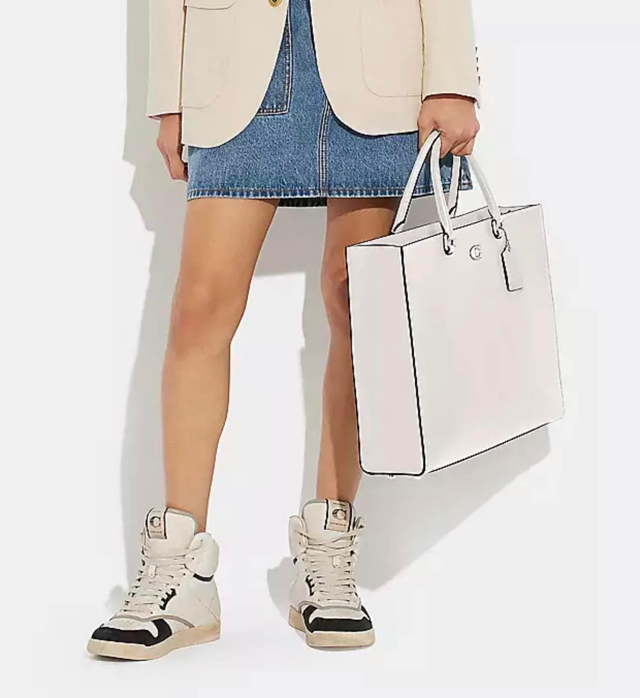 Coach Field Tote 40 with Signature Canvas Detail