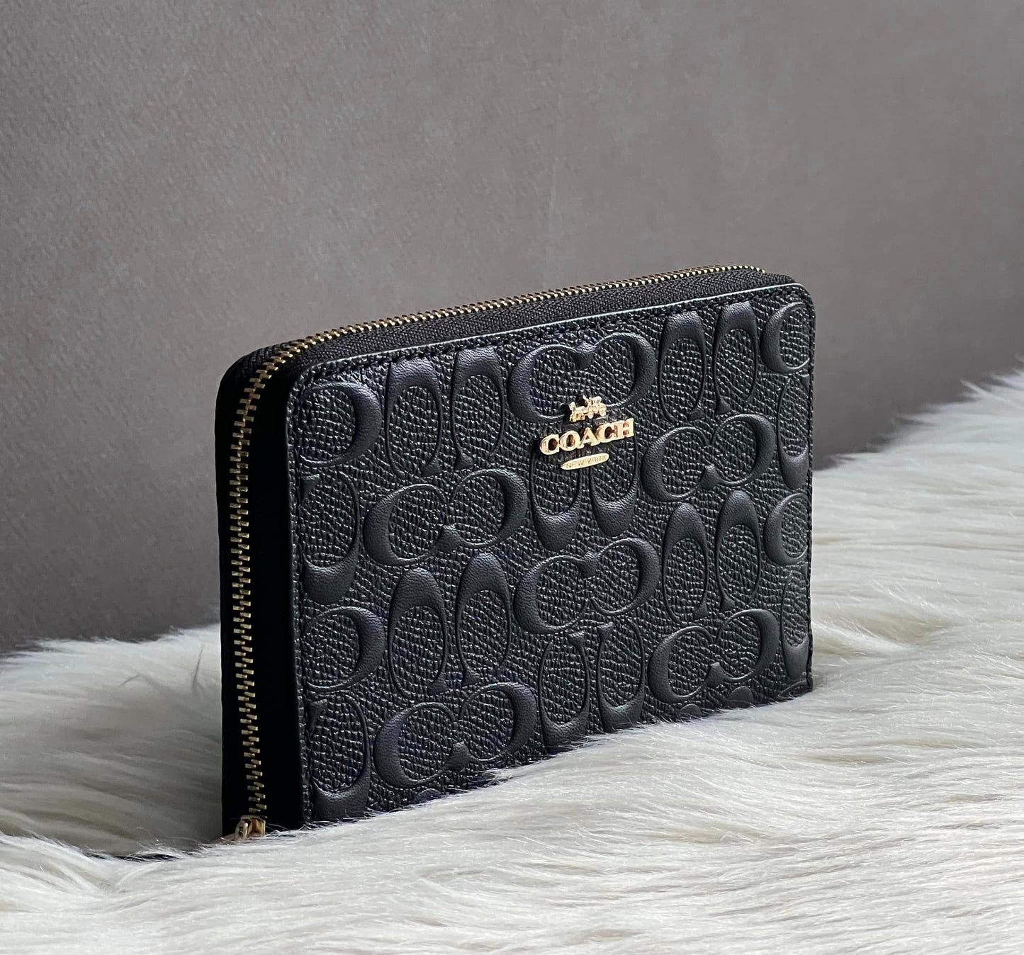 Coach Medium Id Zip Wallet In Signature Leather