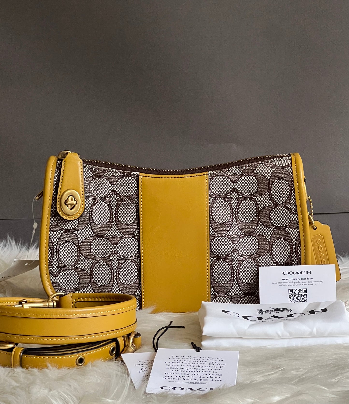 Coach Swinger in Signature Jacquard