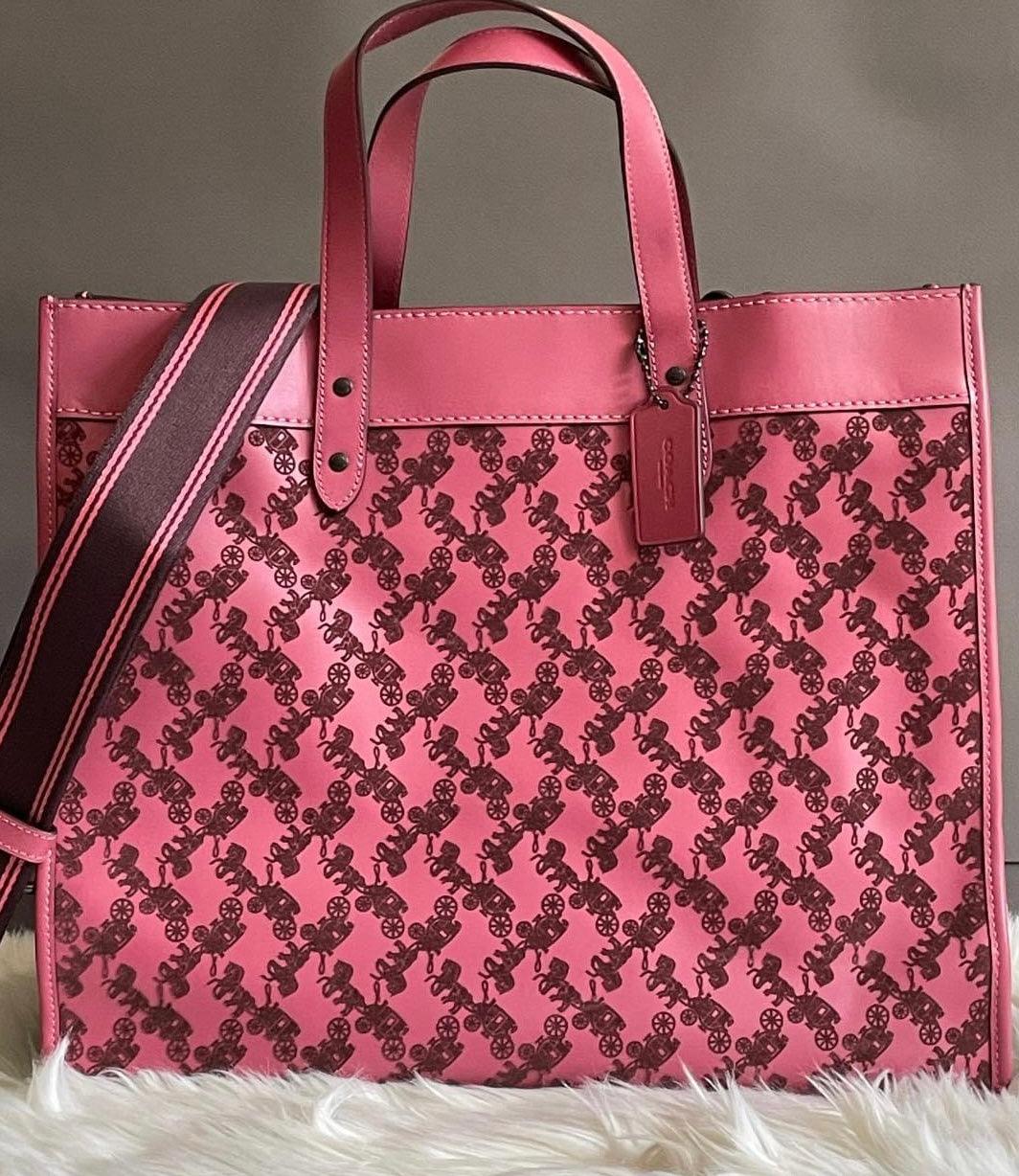 Coach Field Tote 40 with Horse and Carriage