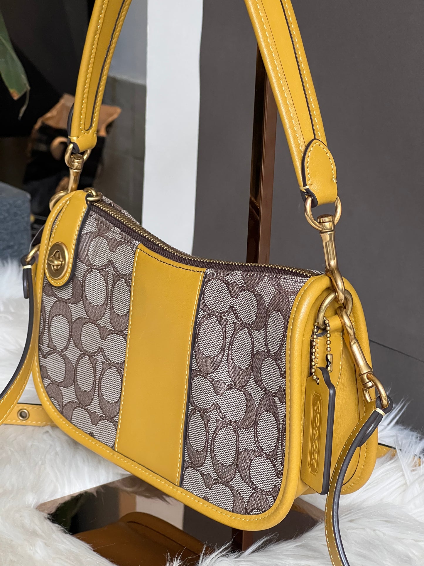 Coach Swinger in Signature Jacquard