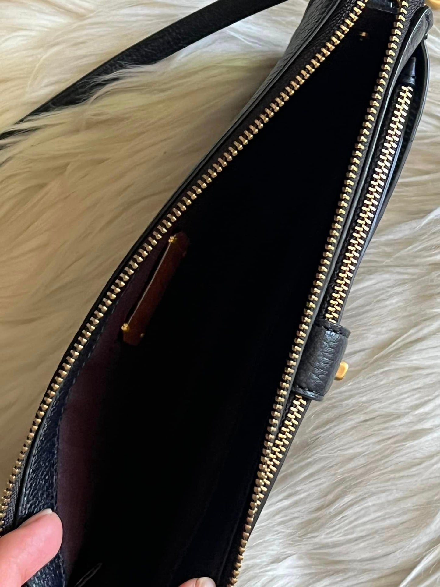 Coach Noa Pop-up Messenger