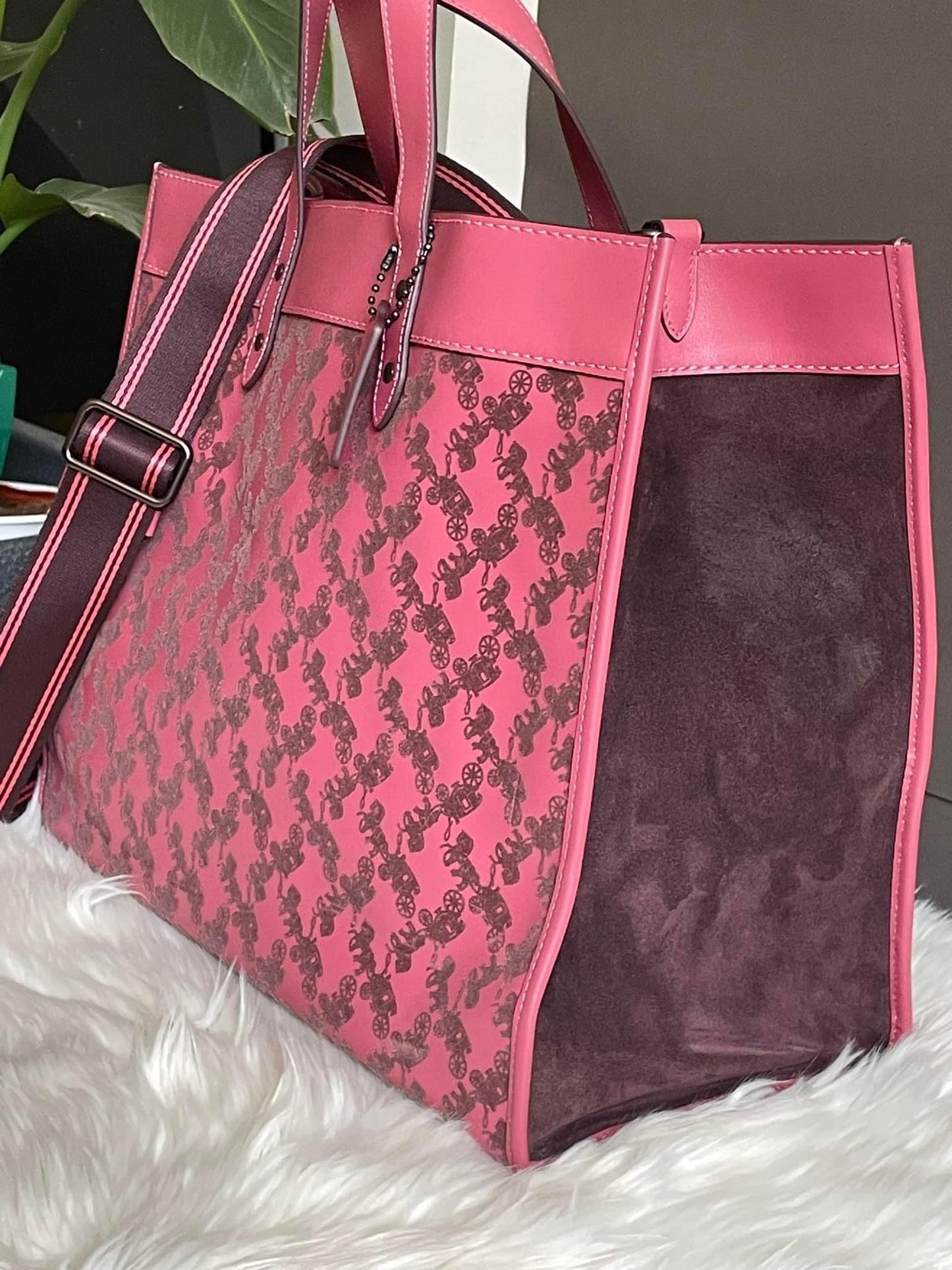 Coach Field Tote 40 with Horse and Carriage