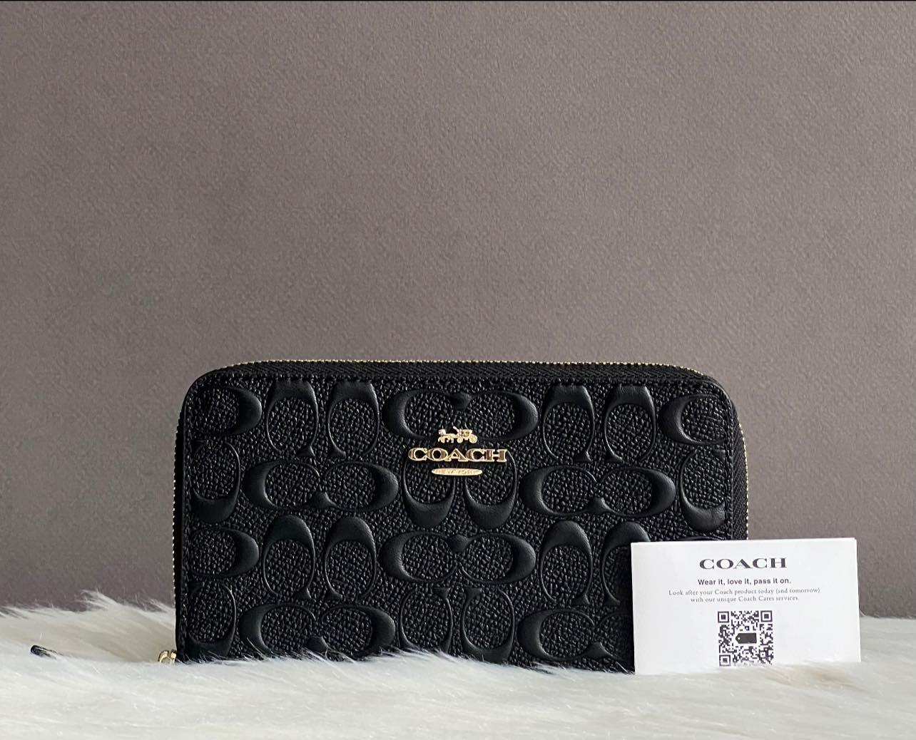 Coach Medium Id Zip Wallet In Signature Leather