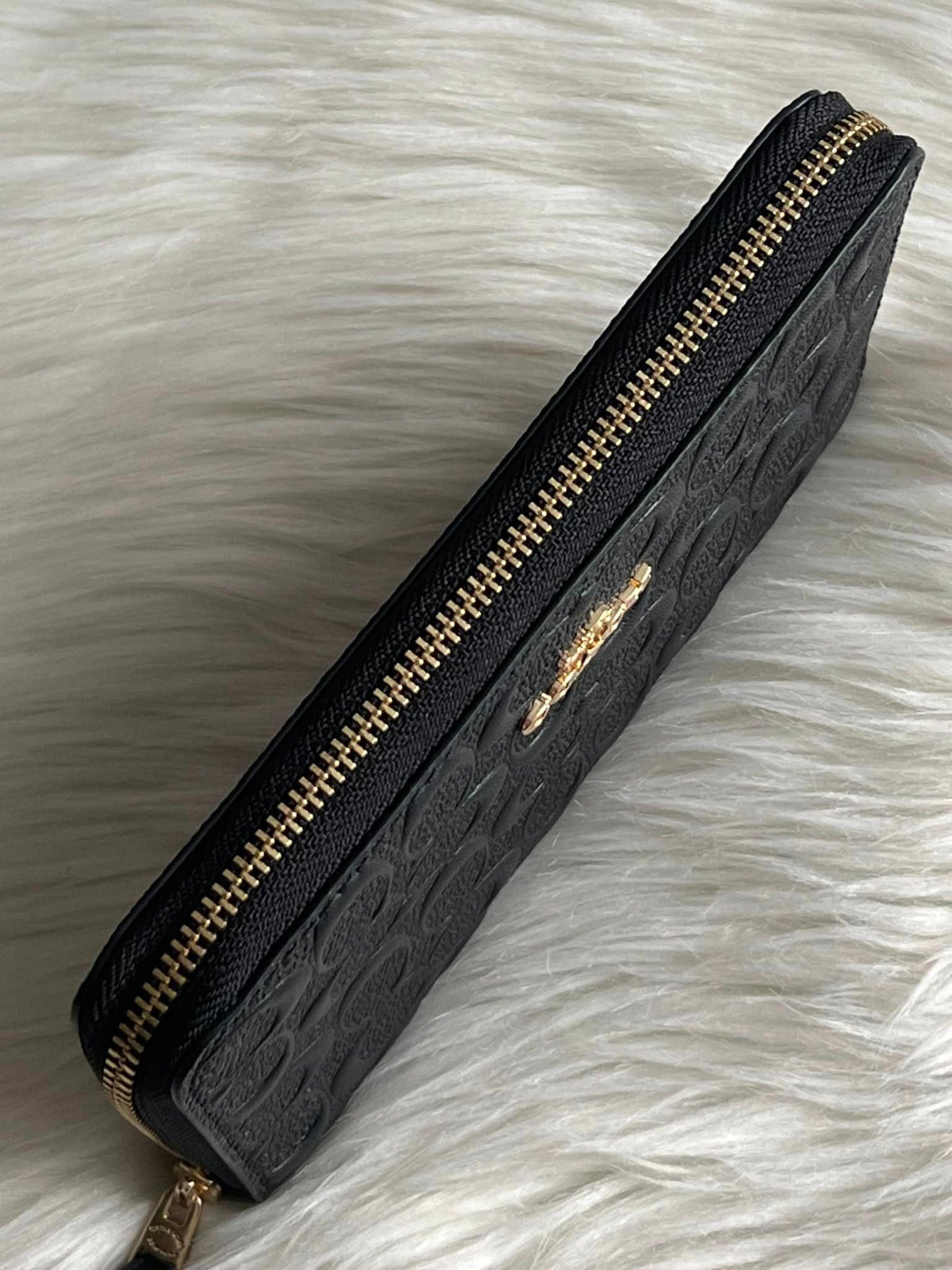 Coach Medium Id Zip Wallet In Signature Leather