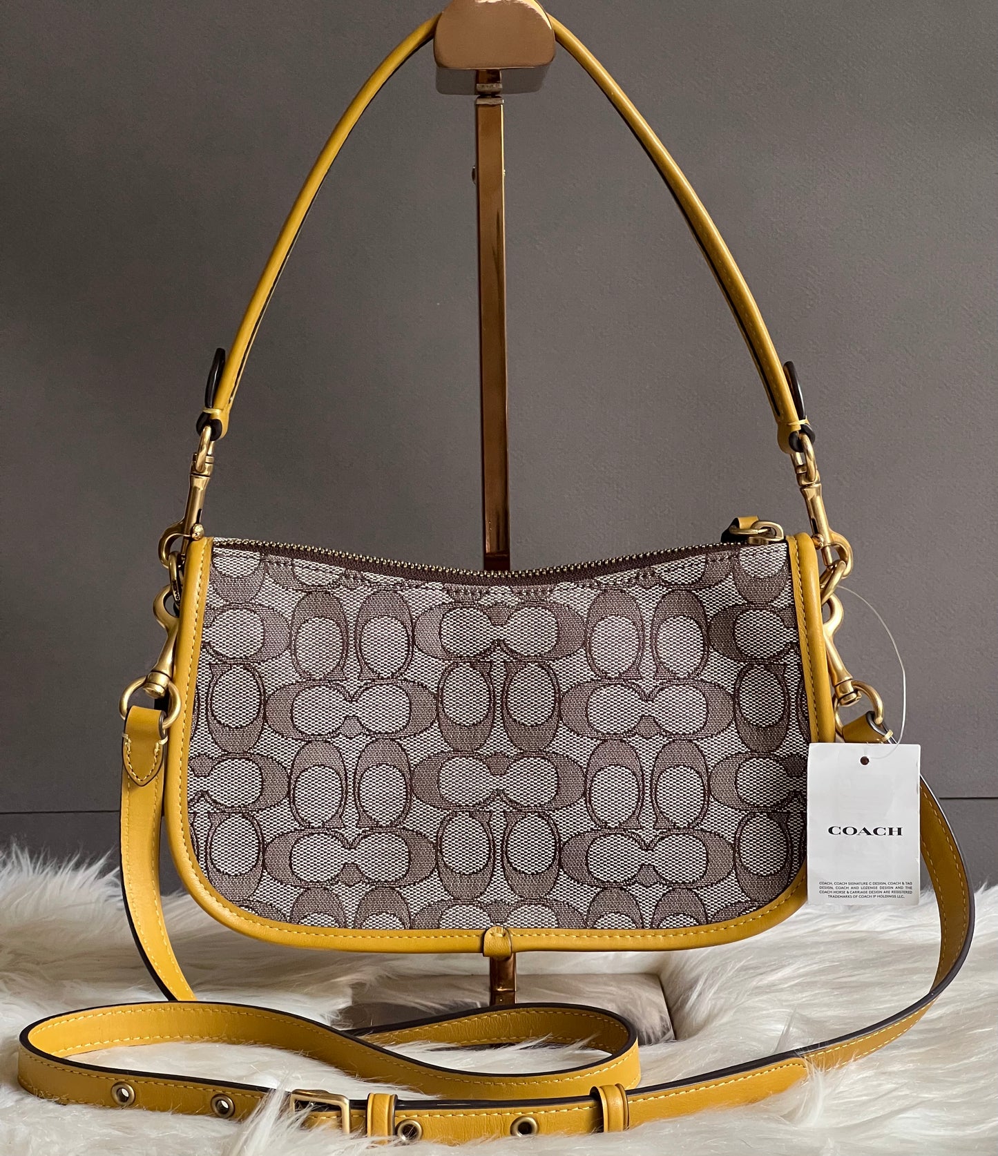 Coach Swinger in Signature Jacquard