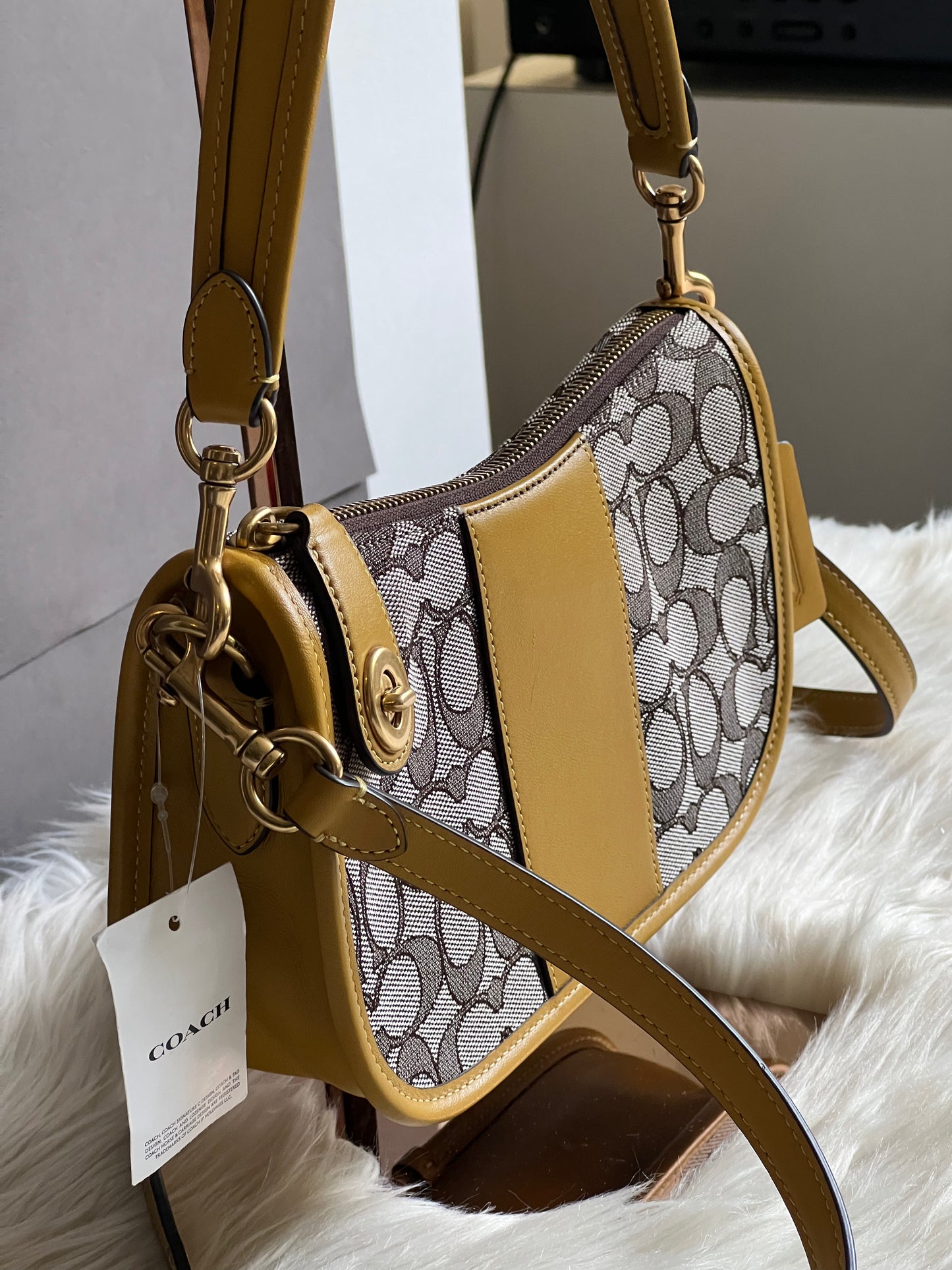 Coach Swinger in Signature Jacquard