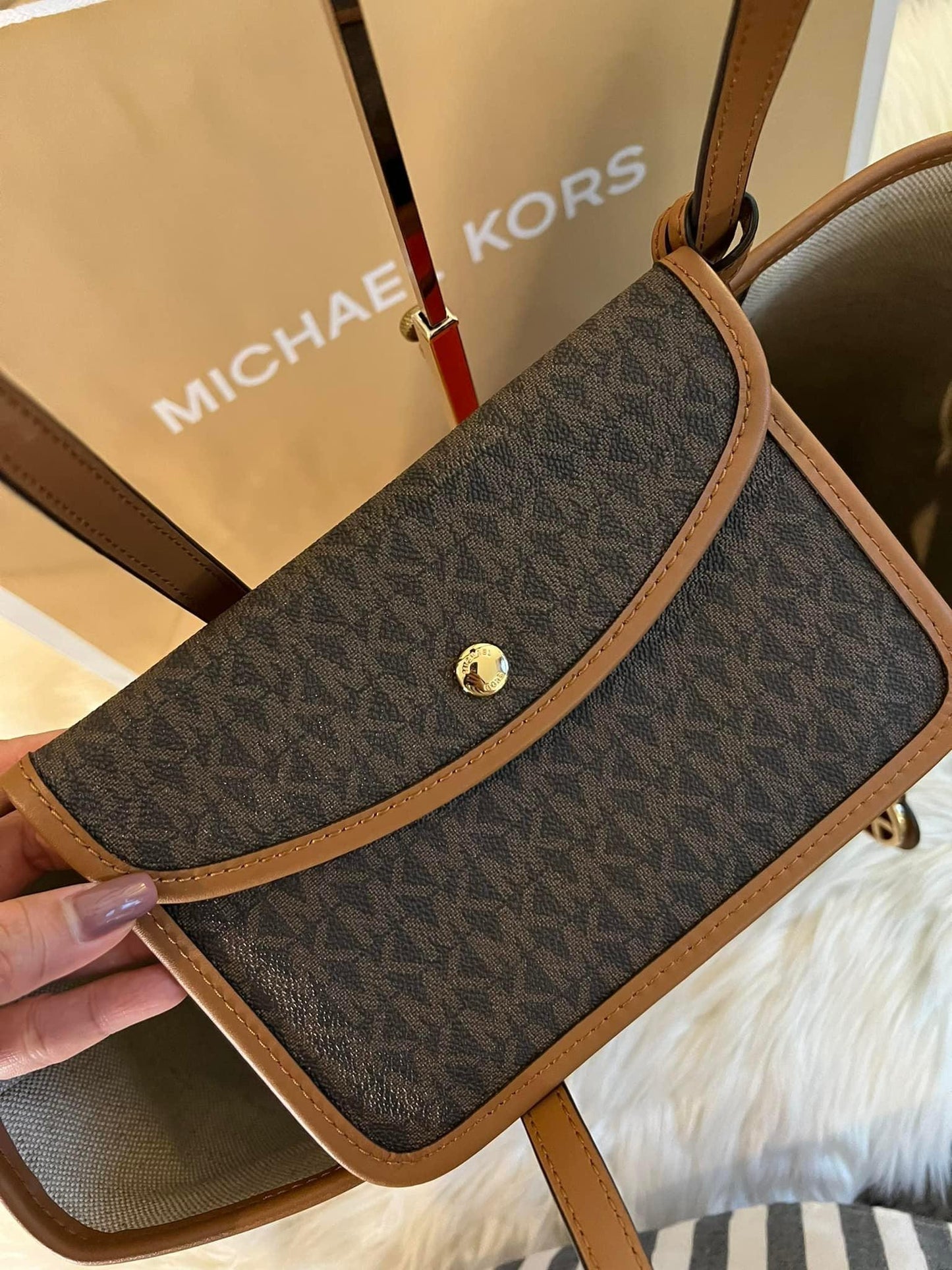 Michael Kors Eva Large Tote
