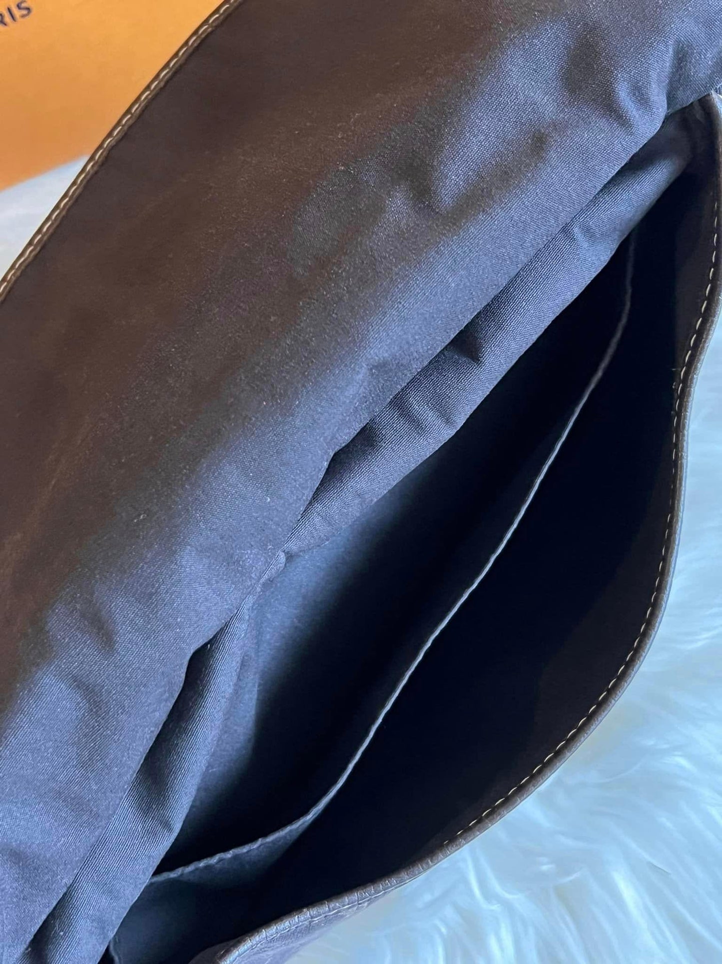 Louis Vuitton Mini Lin Saumur Ebene