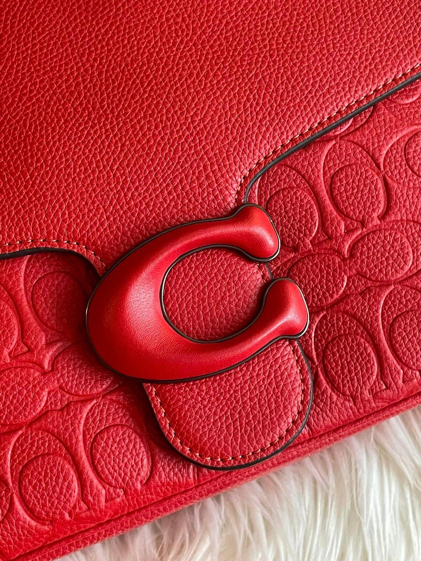 Coach Soft Tabby Messenger in Signature Leather
