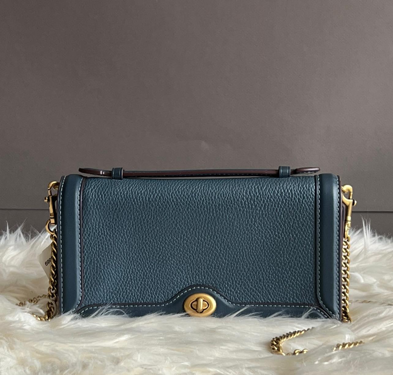 Coach Riley Chain Clutch – Club de Mode