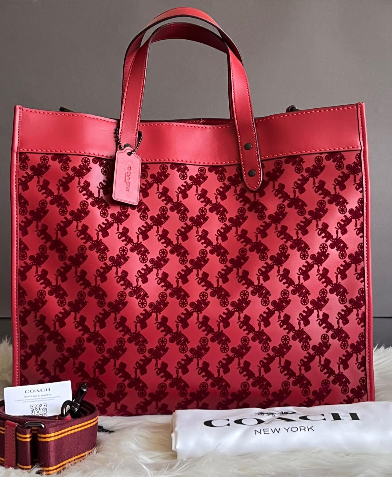 Coach Field Tote 40 with Horse and Carriage