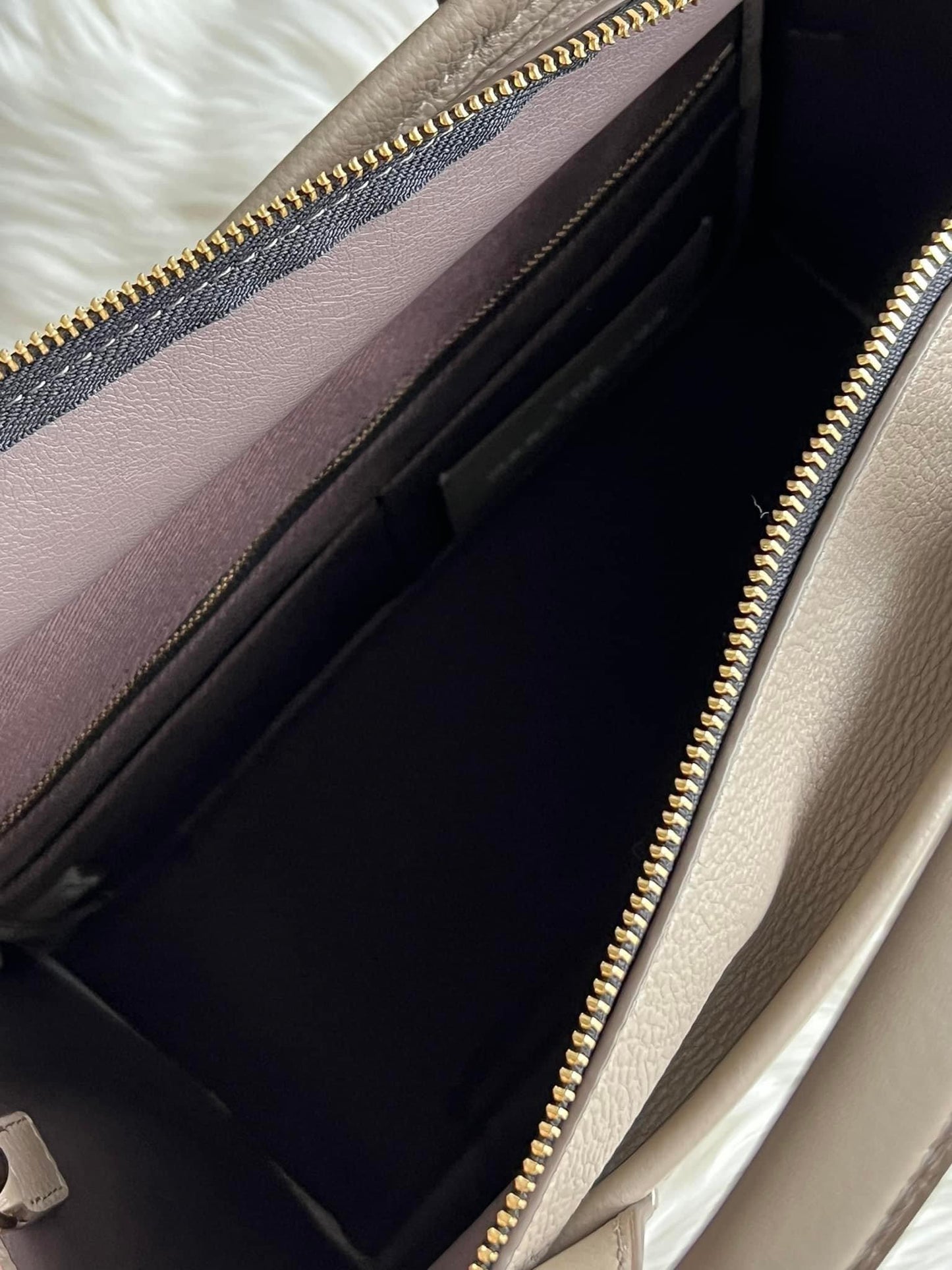 Marc Jacobs The Leather Medium Tote Bag