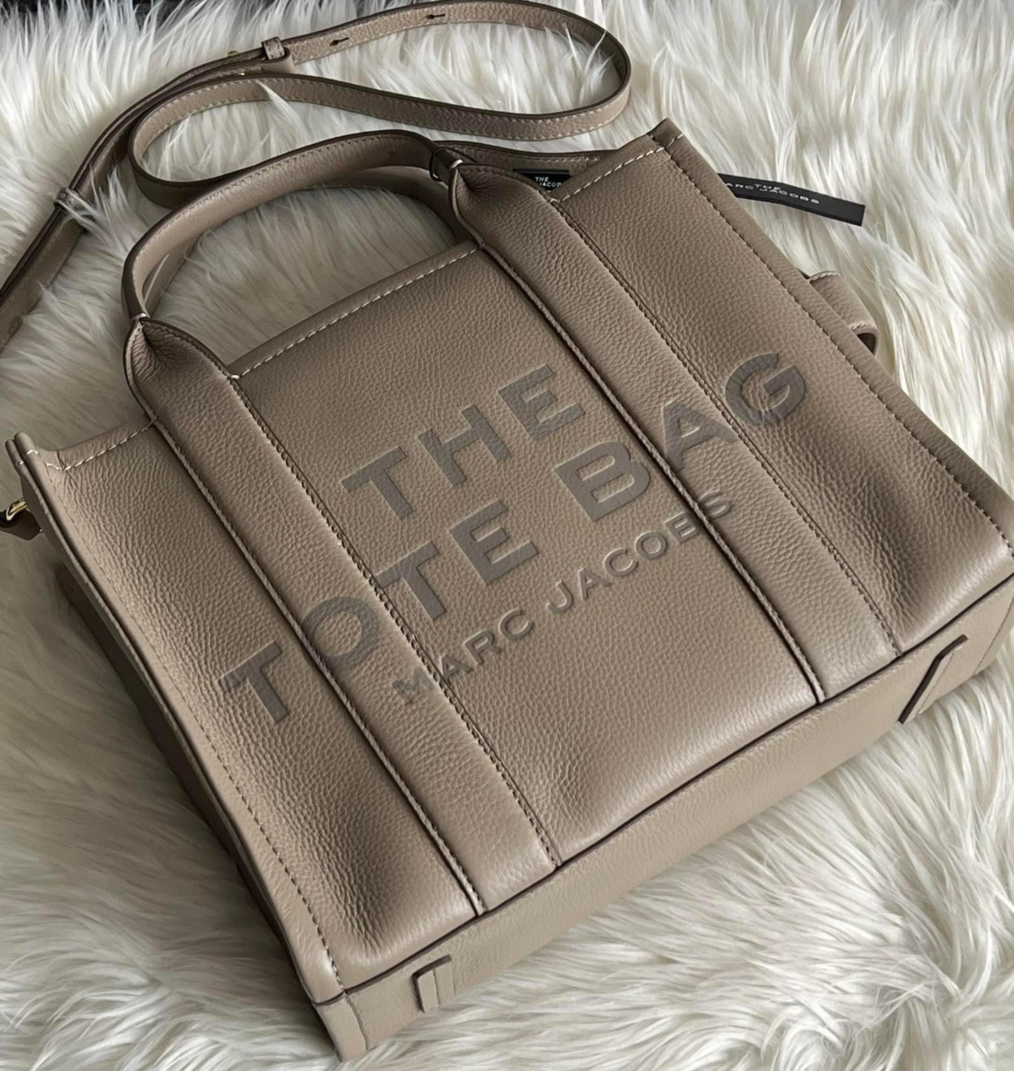 Marc Jacobs The Leather Medium Tote Bag