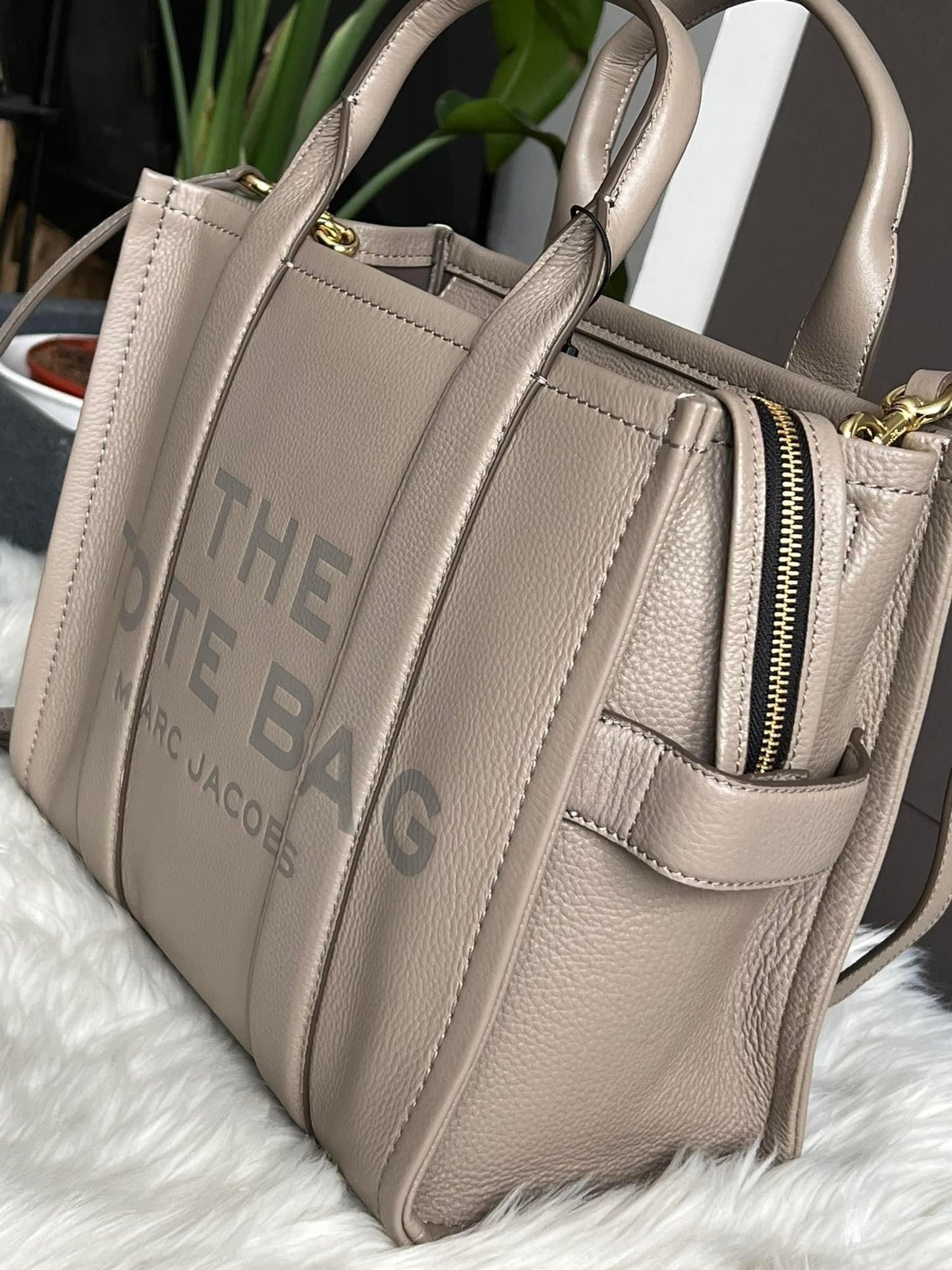 Marc Jacobs The Leather Medium Tote Bag