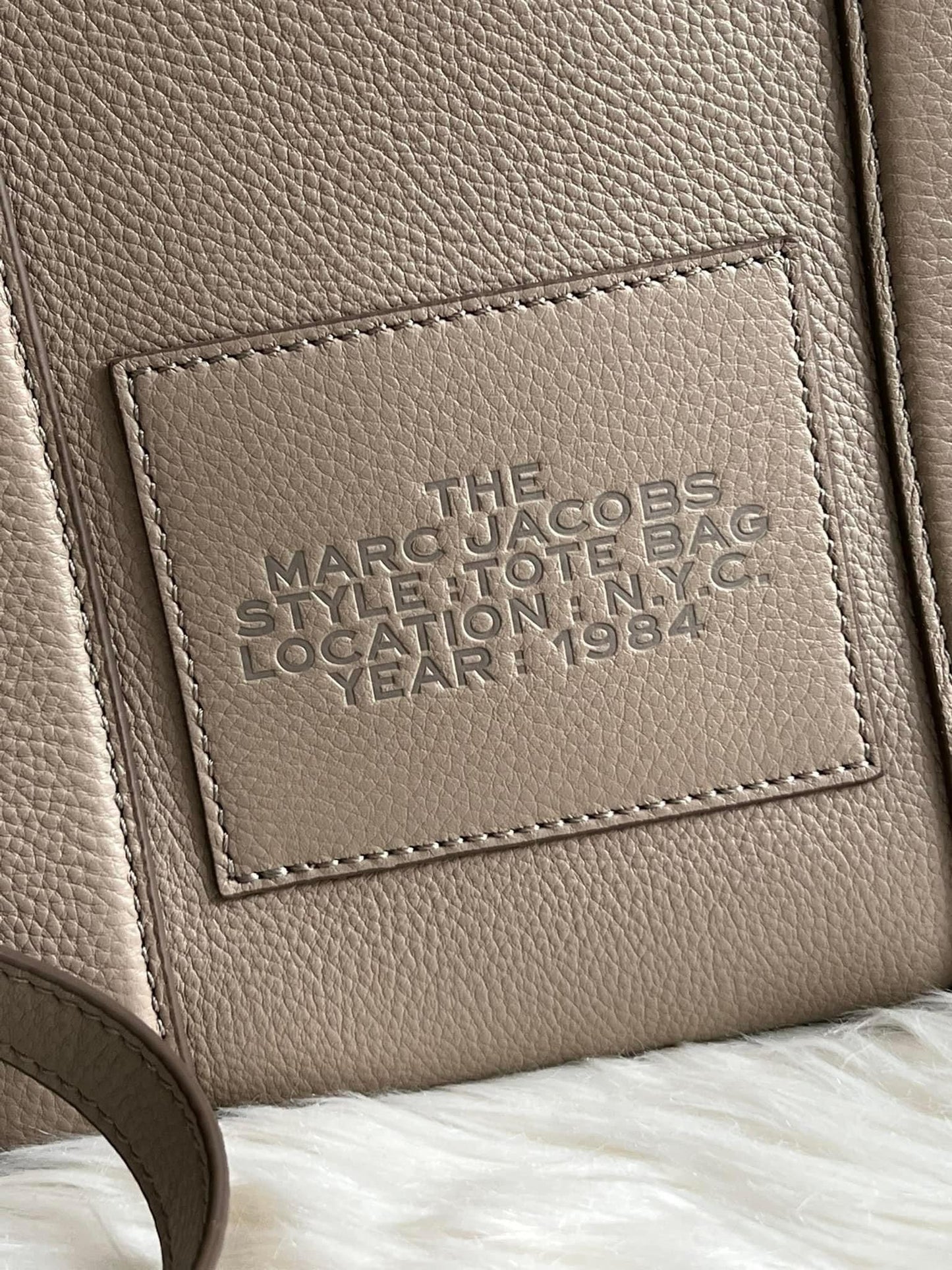 Marc Jacobs The Leather Medium Tote Bag