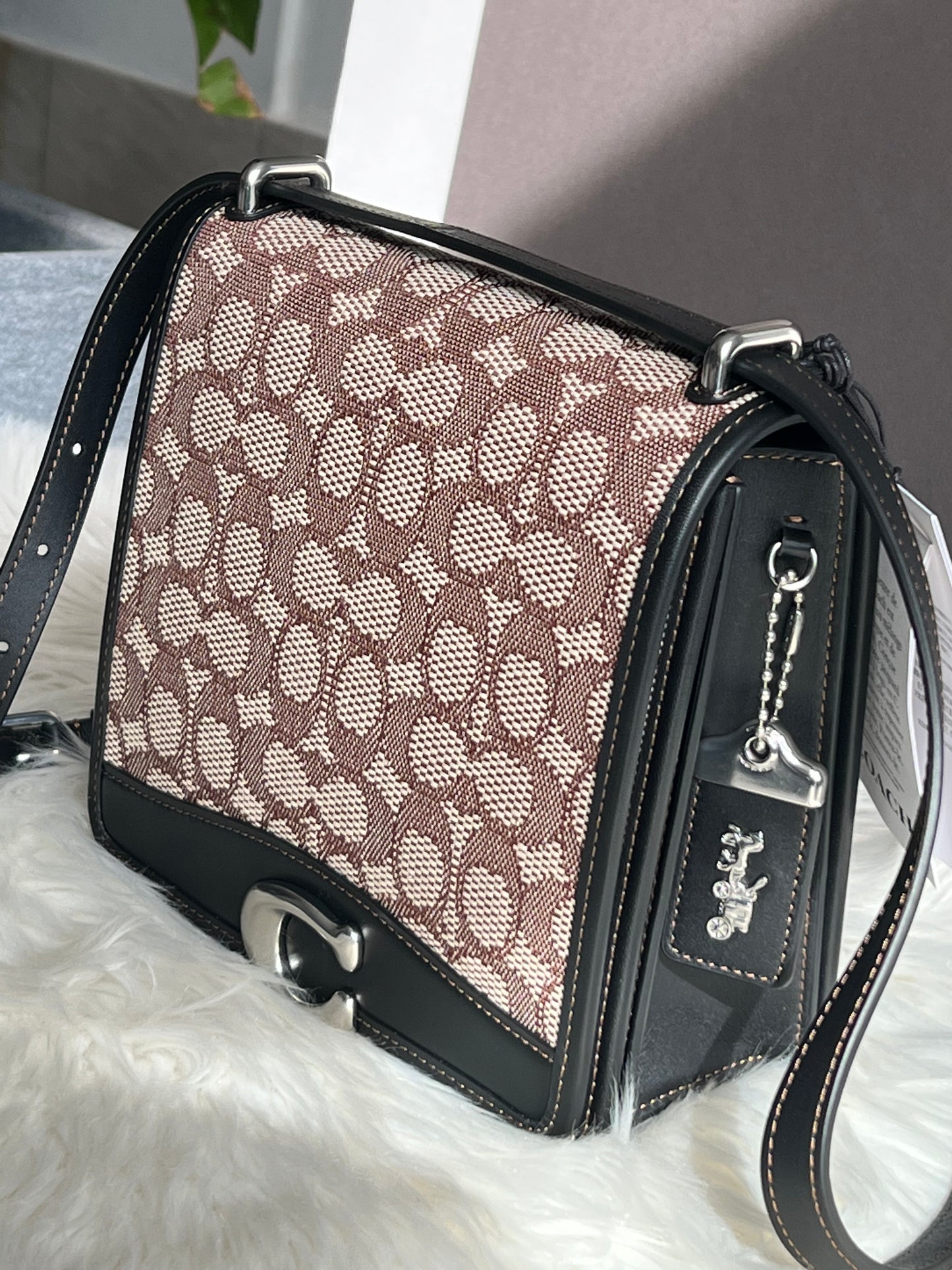 Coach Bandit Shoulder Bag 20 in Textile Signature Jacquard
