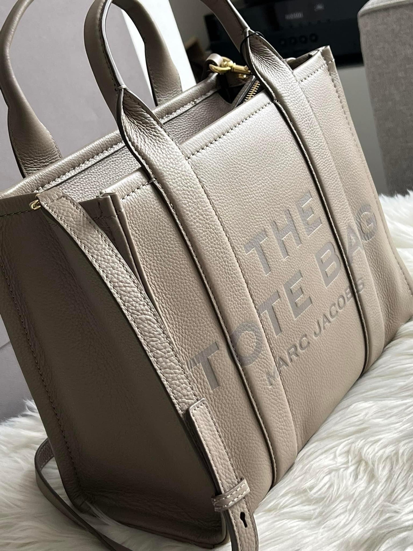 Marc Jacobs The Leather Medium Tote Bag