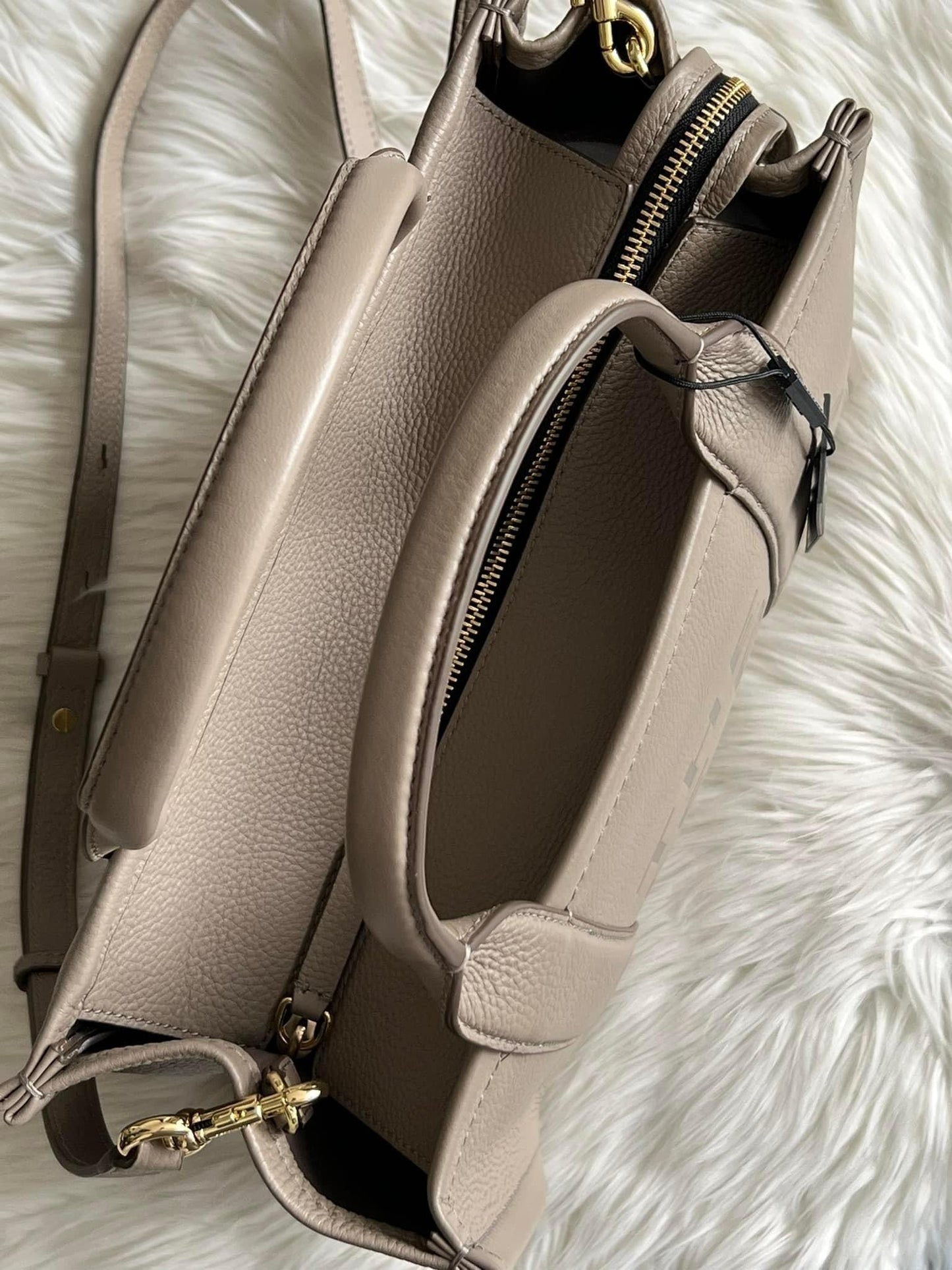 Marc Jacobs The Leather Medium Tote Bag