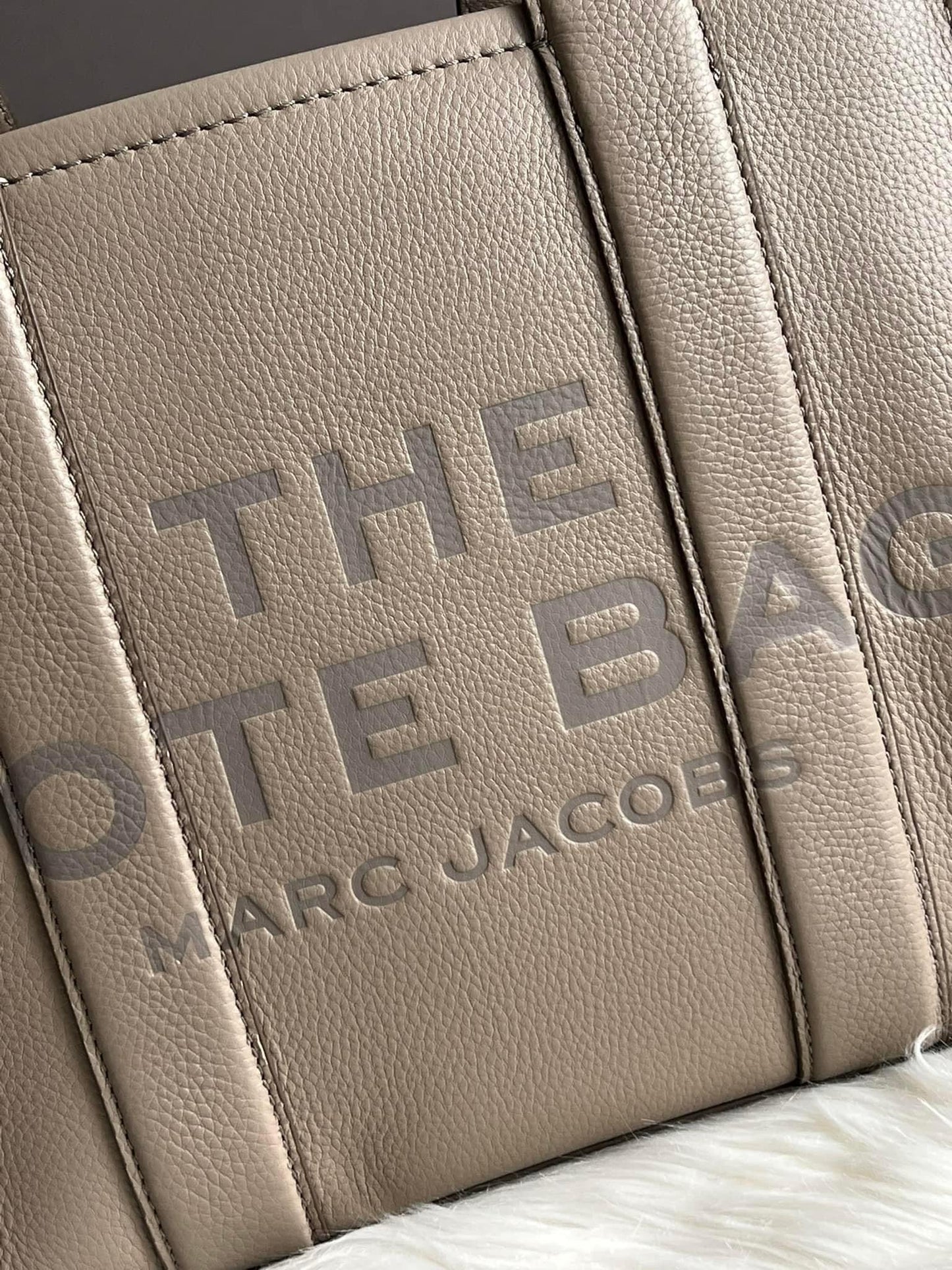 Marc Jacobs The Leather Medium Tote Bag