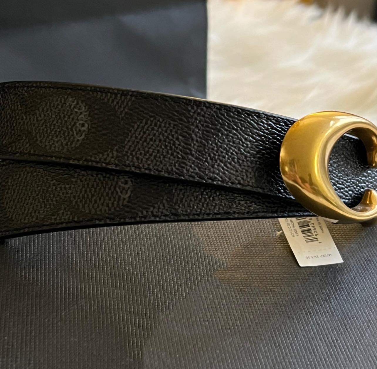 Coach Women’s Signature Buckle Belt