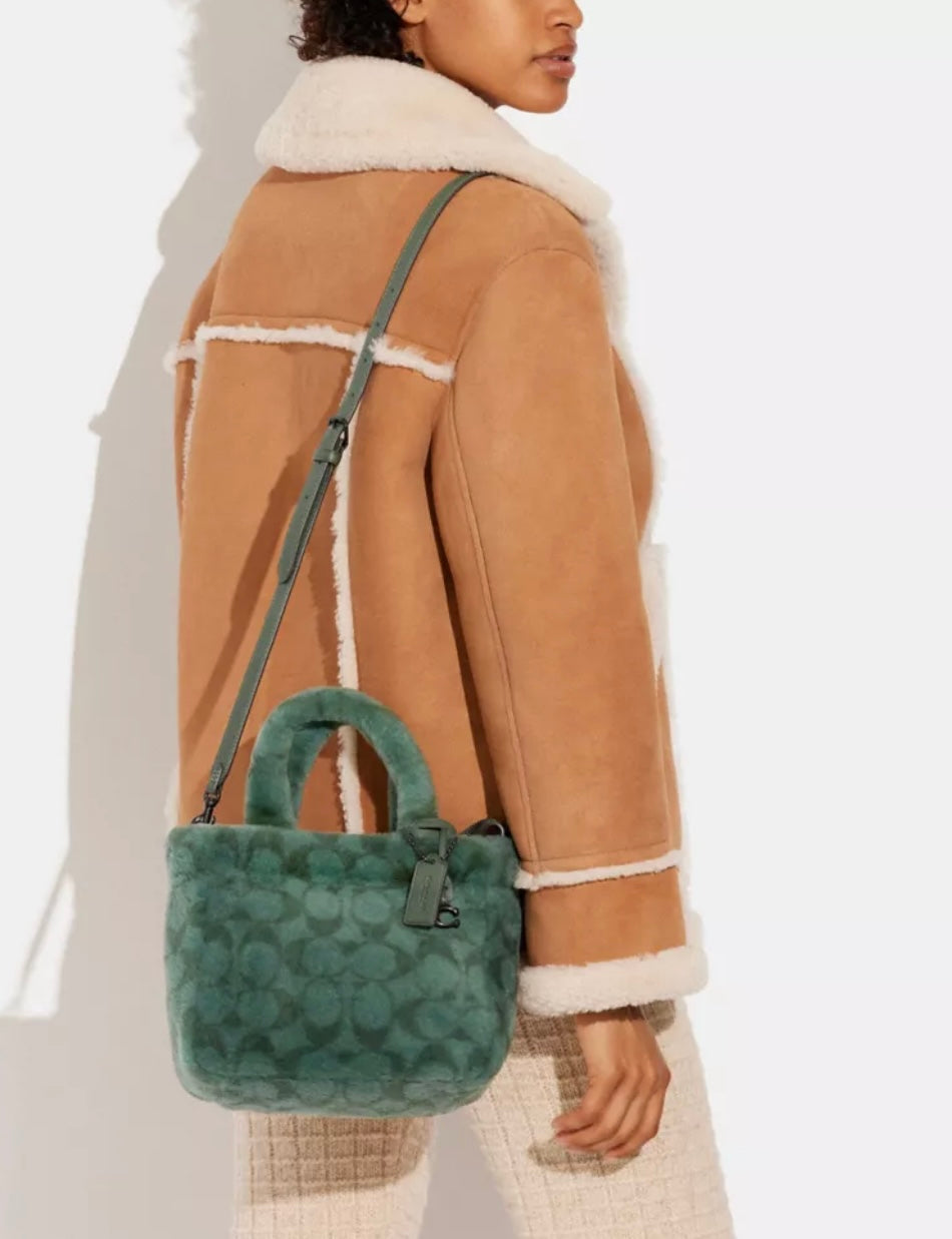 Coach Tote 22 in Signature Shearling