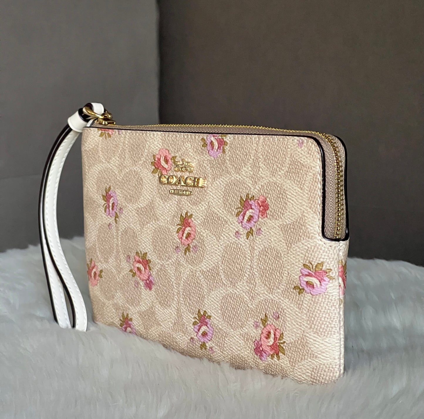 Coach Large Corner Zip In Signature Floral Canvas Wrislet