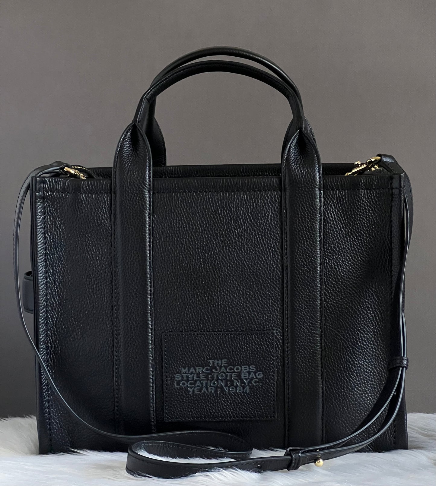 Marc Jacobs The Leather Medium Tote Bag