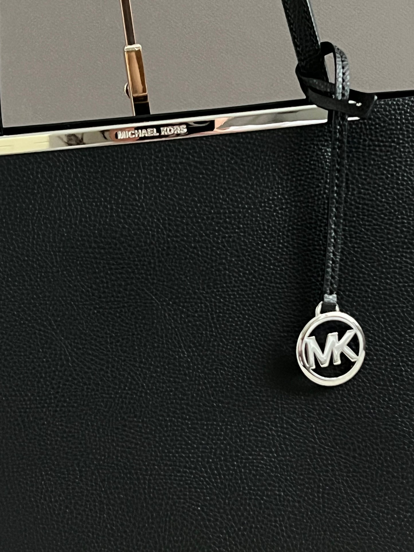 Michael Kors Evelyn Large Tote Bag