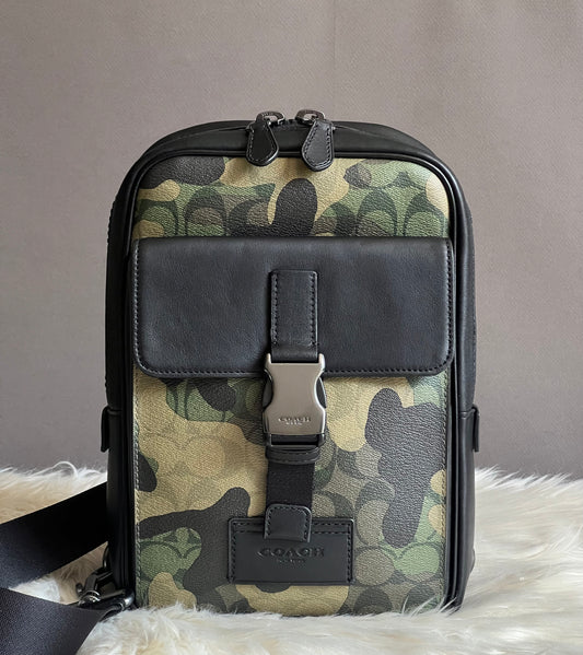 Coach Track Pack