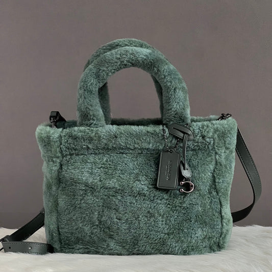 Coach Tote 22 in Signature Shearling