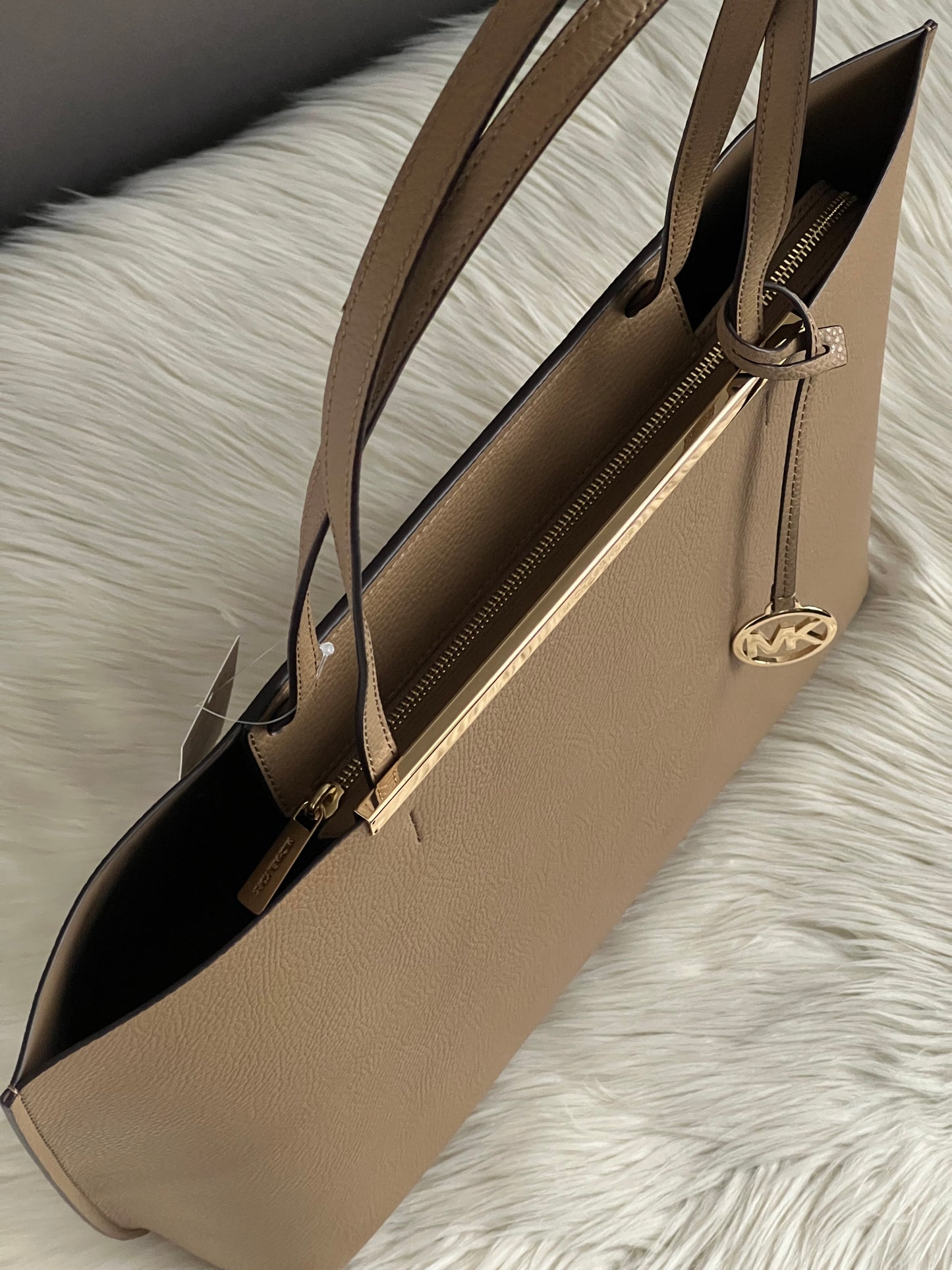 Michael Kors Evelyn Large Tote Bag