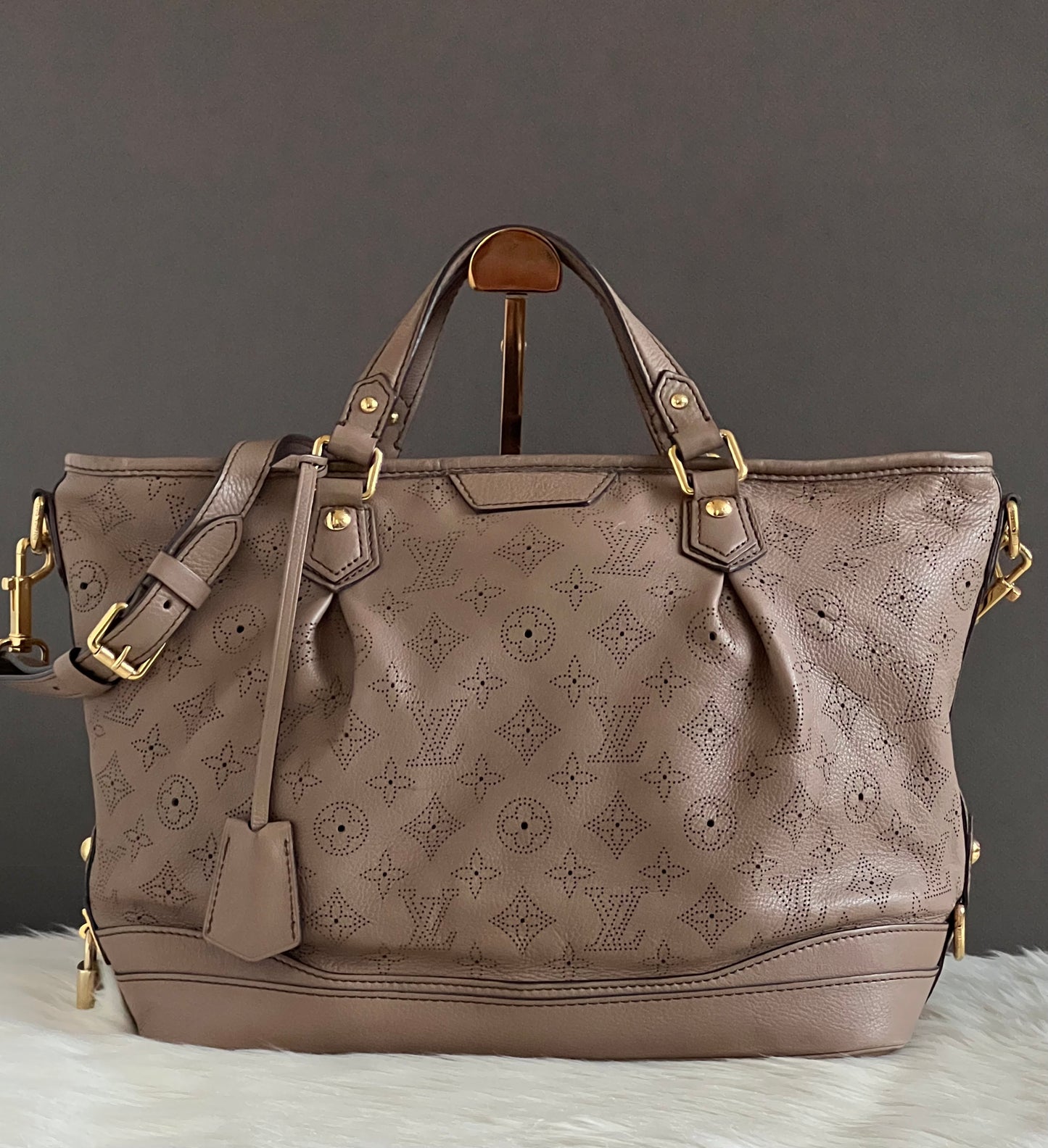 Louis Vuitton Taupe Poudre Mahina Stellar PM Bag