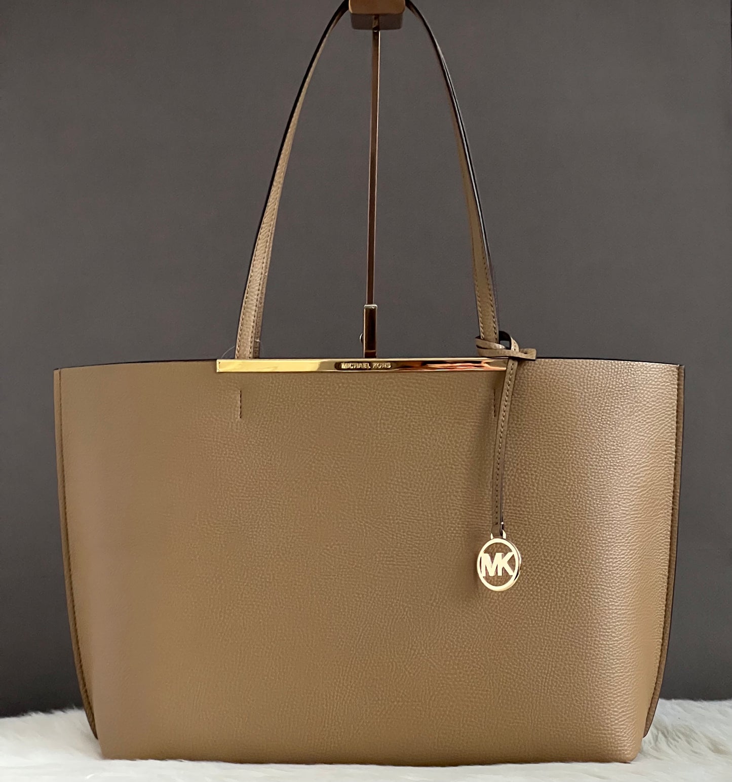 Michael Kors Evelyn Large Tote Bag