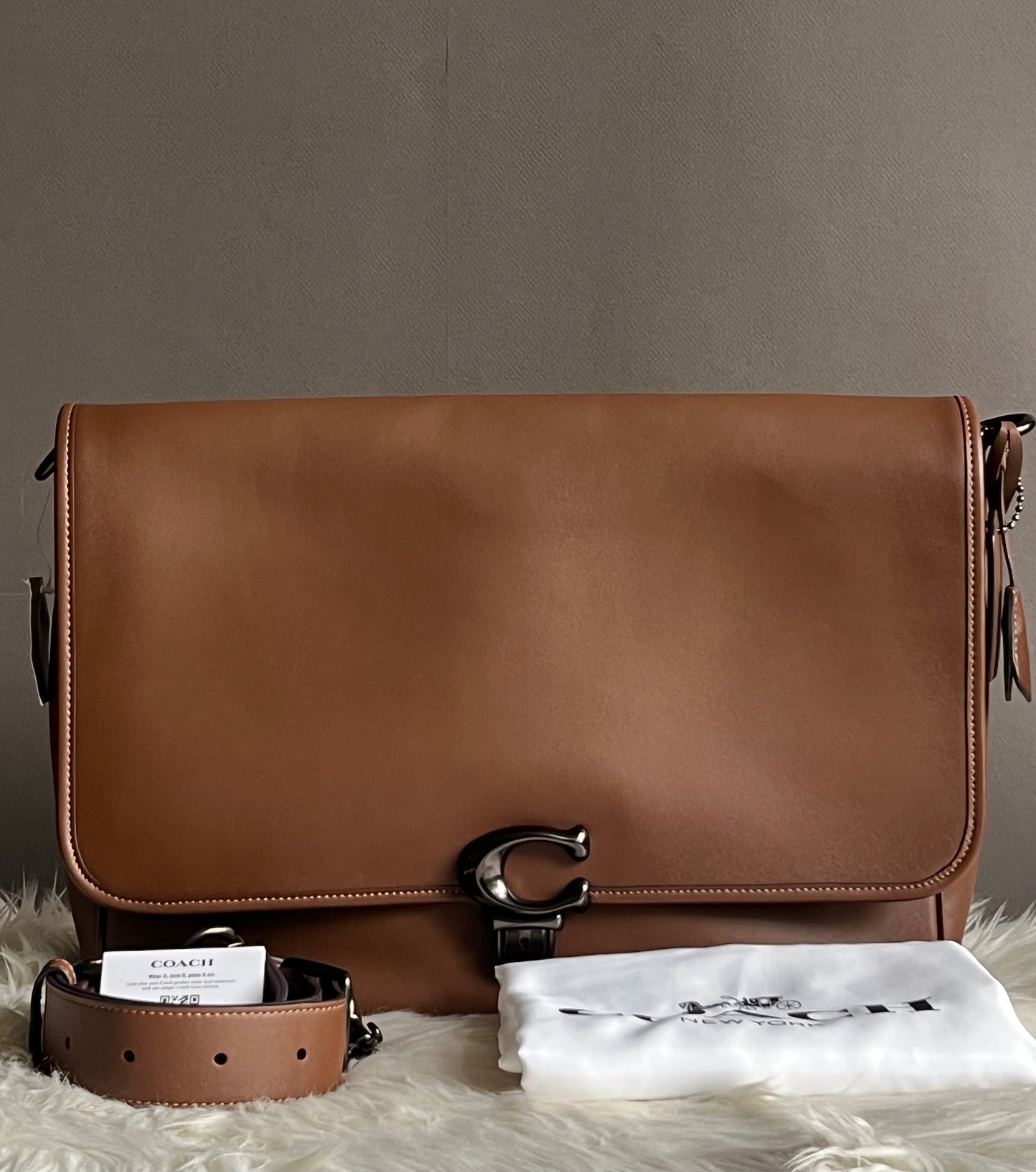 Coach Studio Messenger