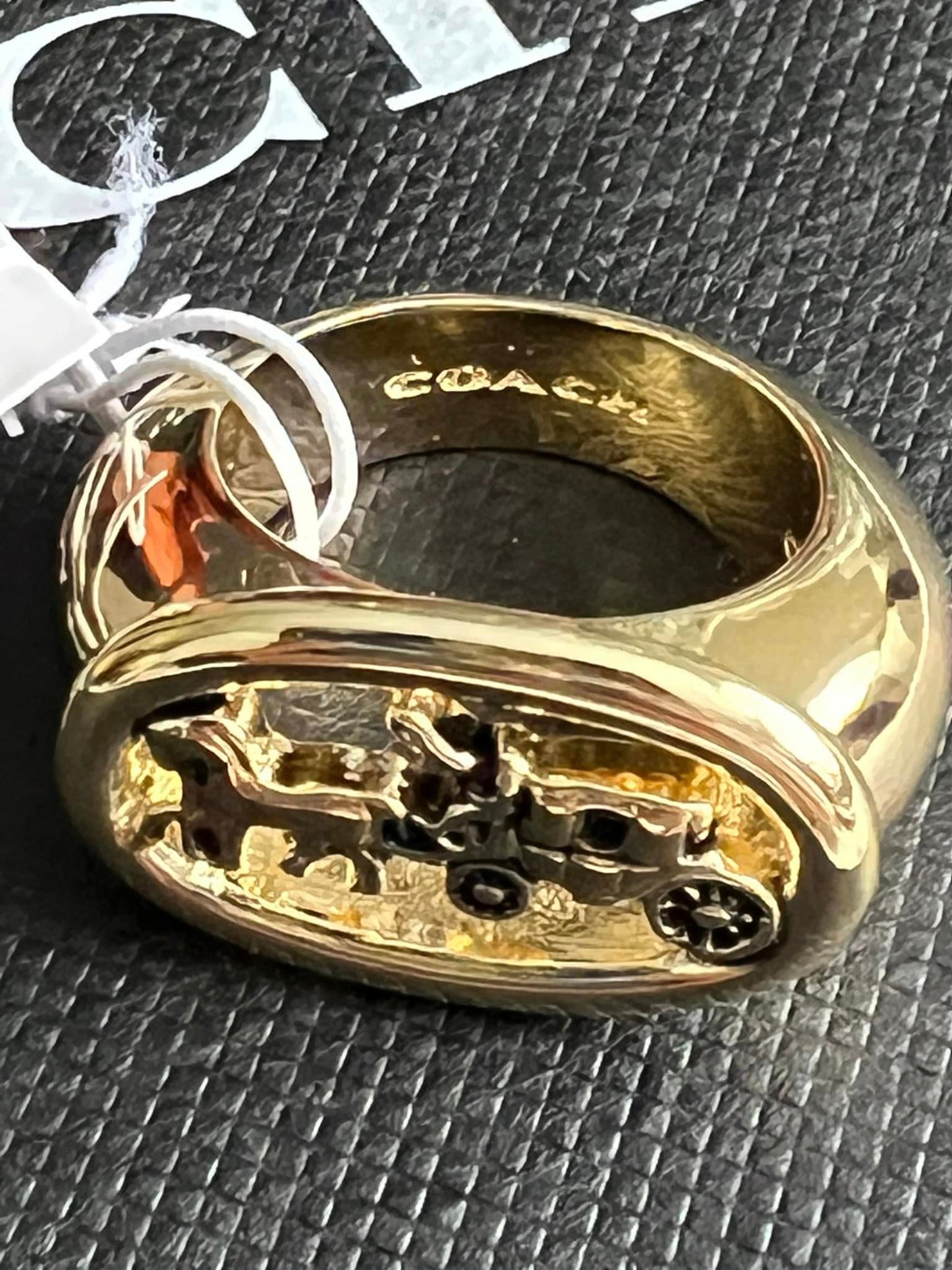 Coach Horse and Carriage Oval Ring
