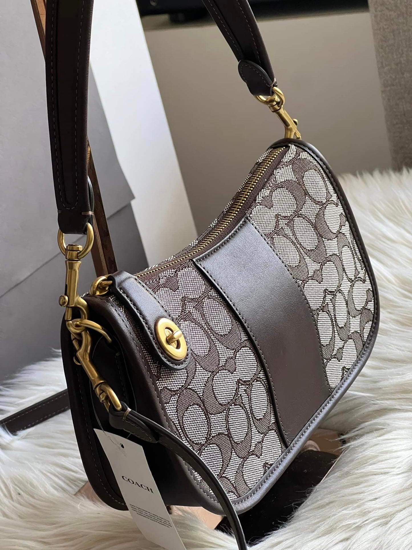 Coach Swinger Bag in Signature Jacquard