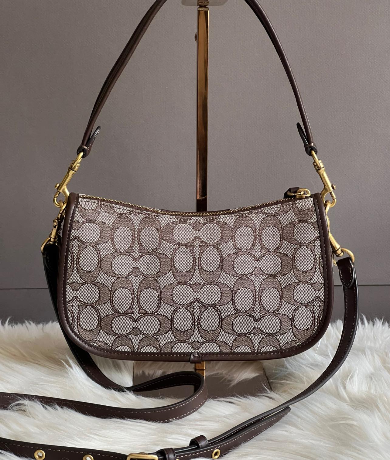 Coach Swinger Bag in Signature Jacquard Club de Mode